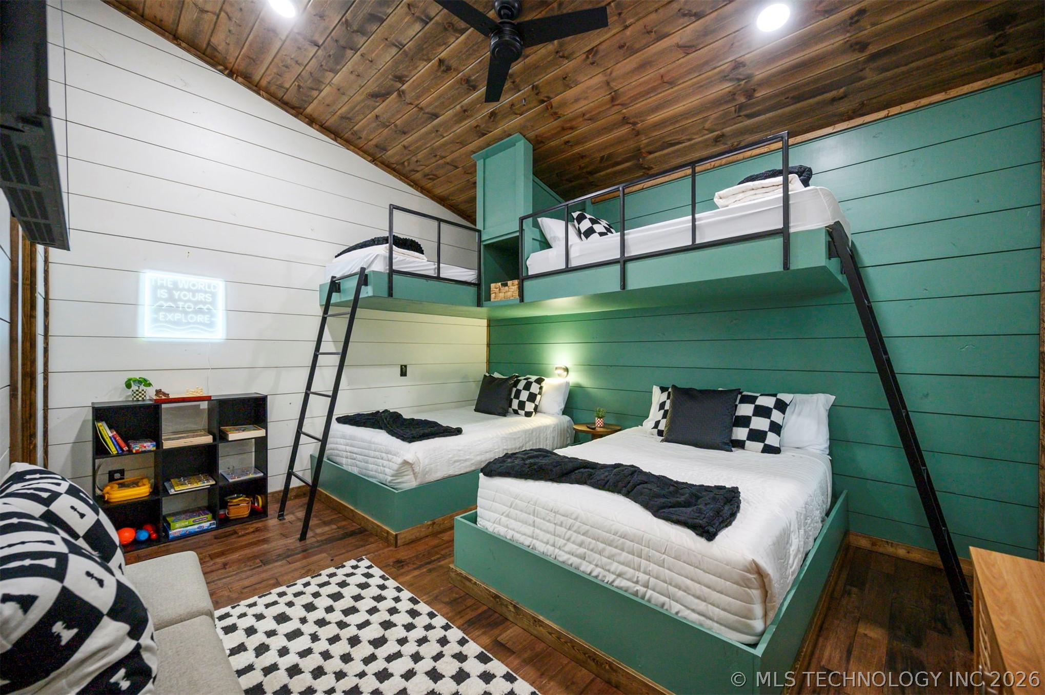 2057 Pine Hills Property Photo 27