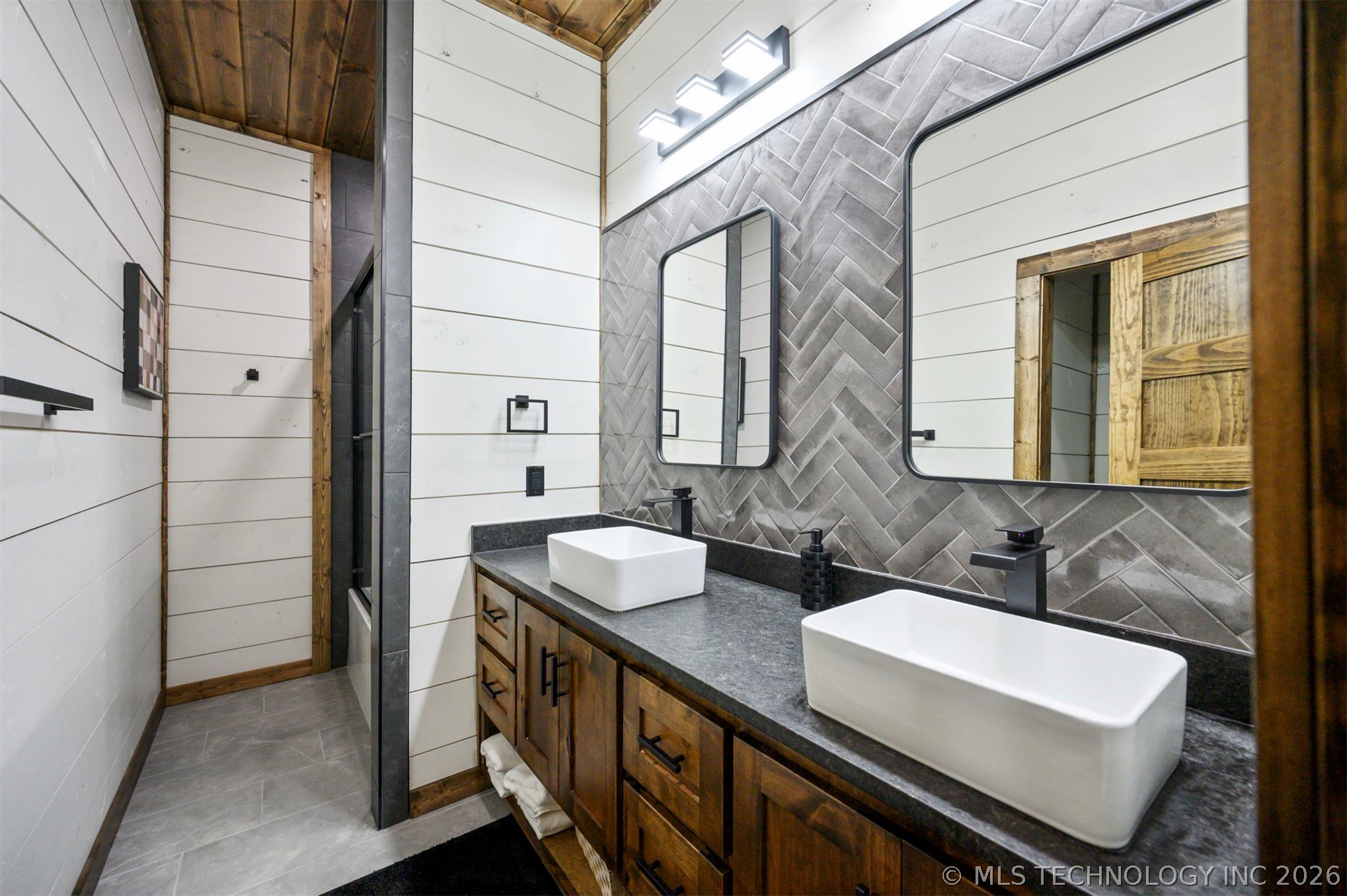 2057 Pine Hills Property Photo 29