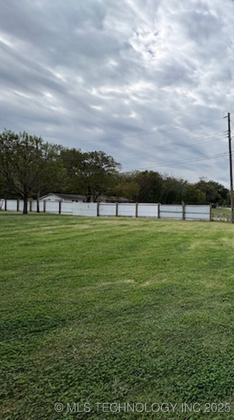 W Wyandotte Avenue Property Photo 7