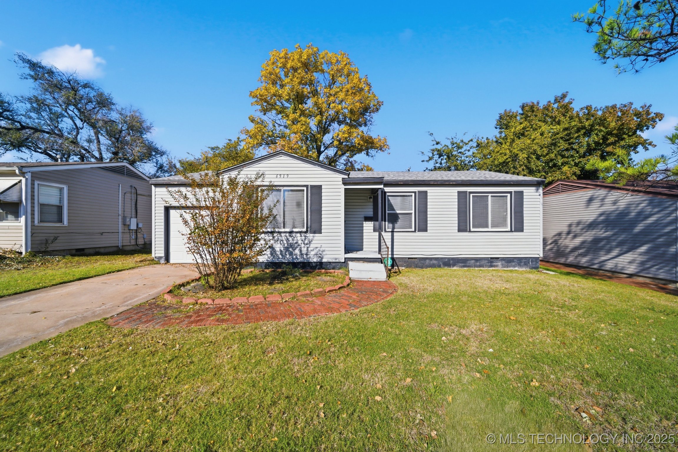 6919 E 8th Street Property Photo 1