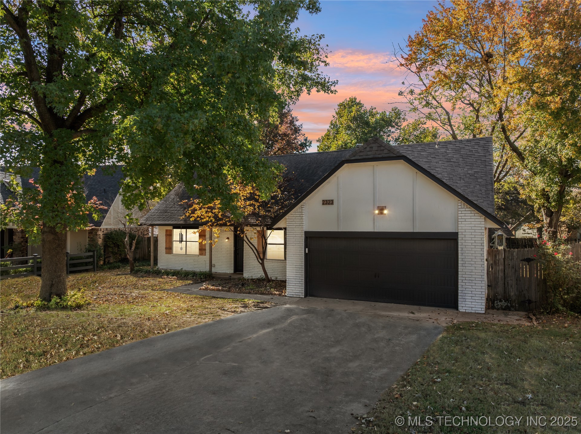2323 W Atlanta Court Property Photo 1