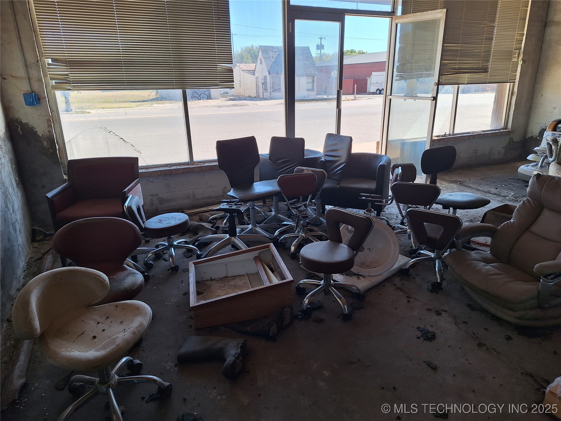 211 N Bdwy Property Photo 11