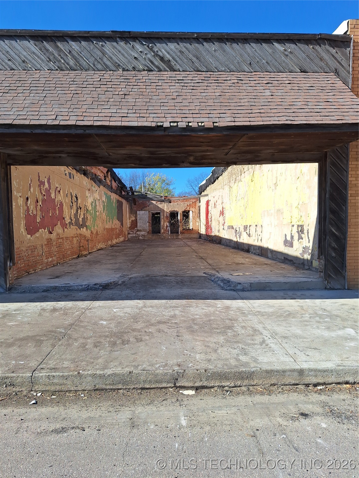 211 N Bdwy Property Photo 13