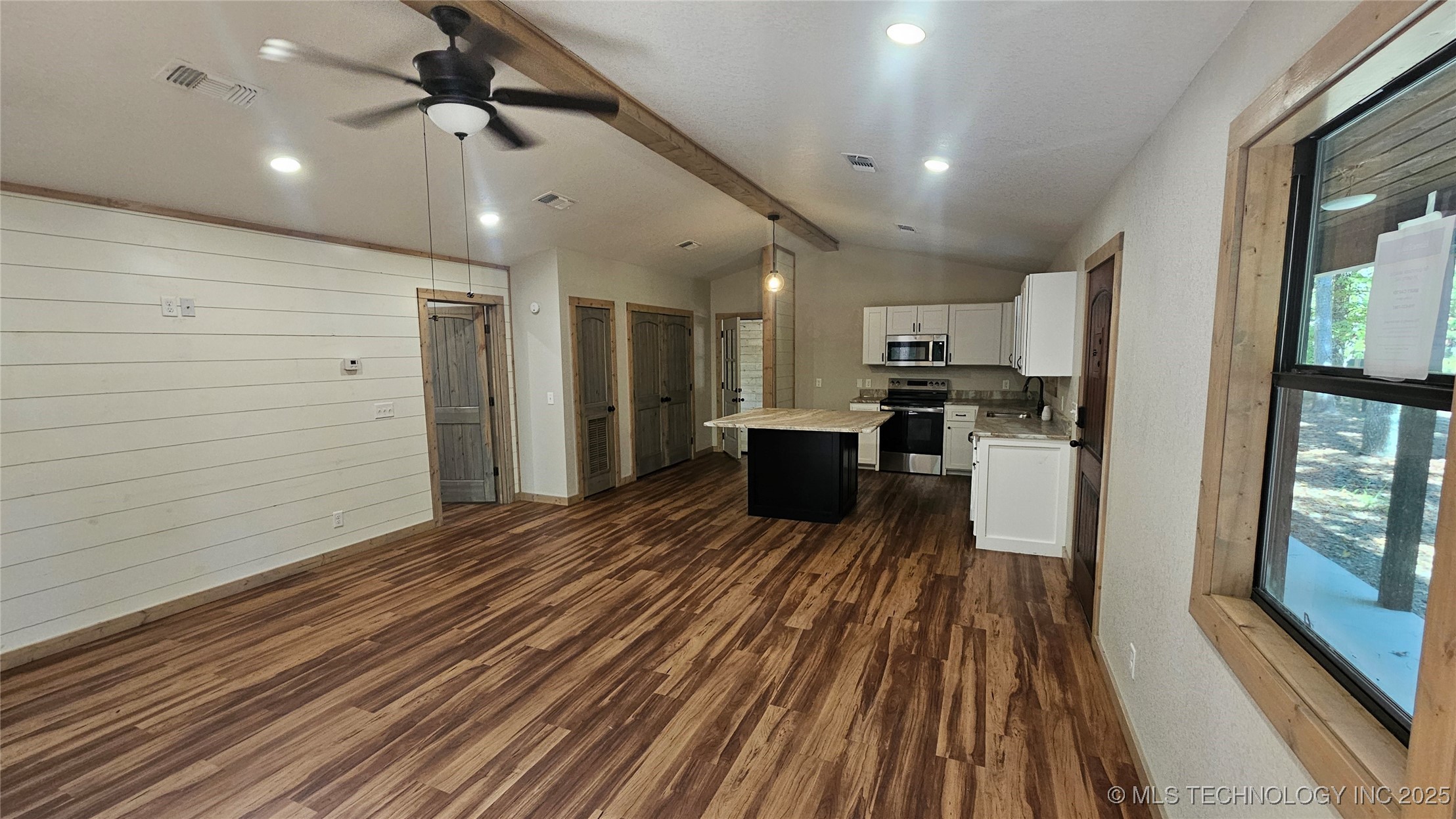 674 Pine Meadow Lane Property Photo 4