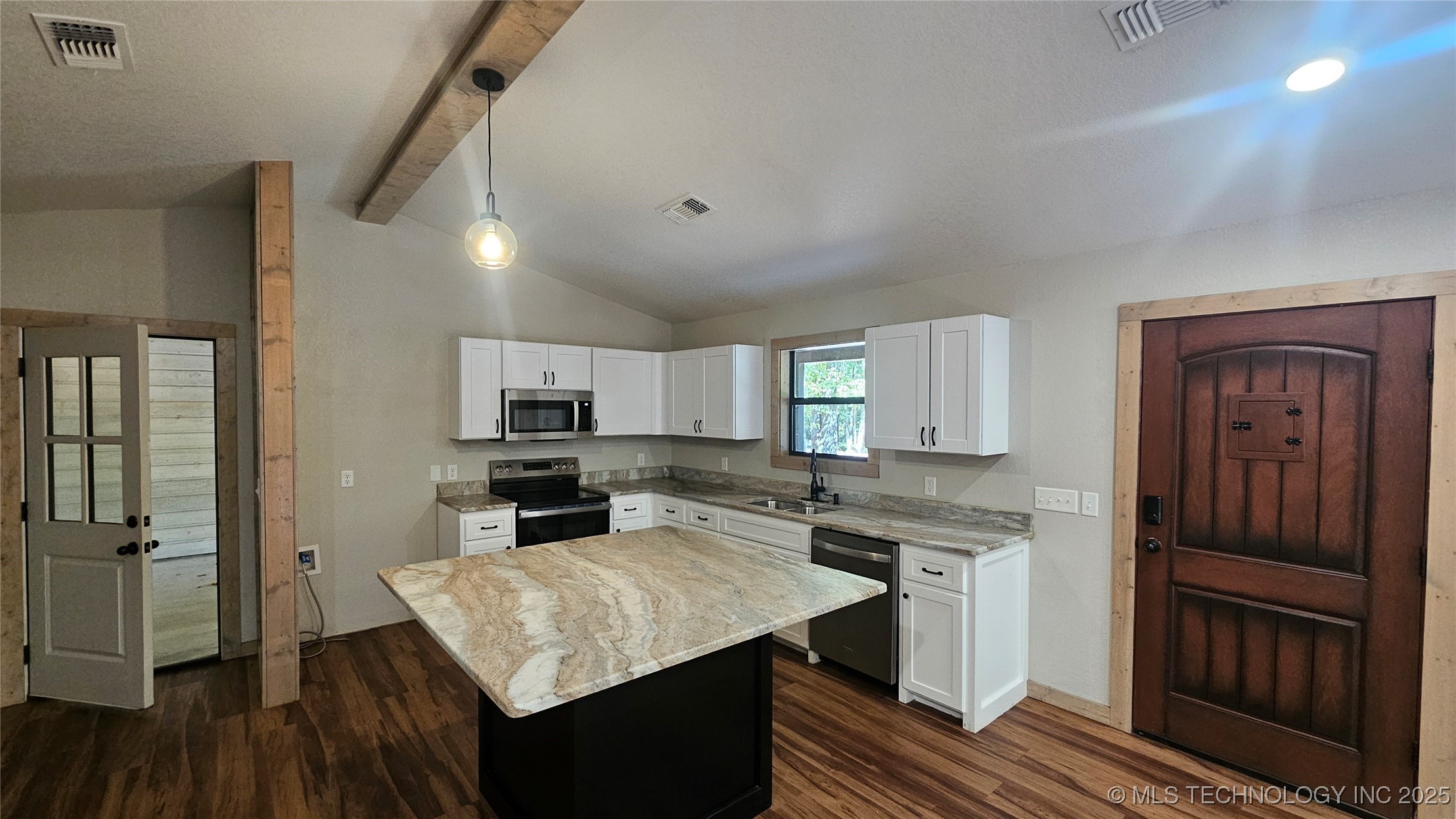 674 Pine Meadow Lane Property Photo 5