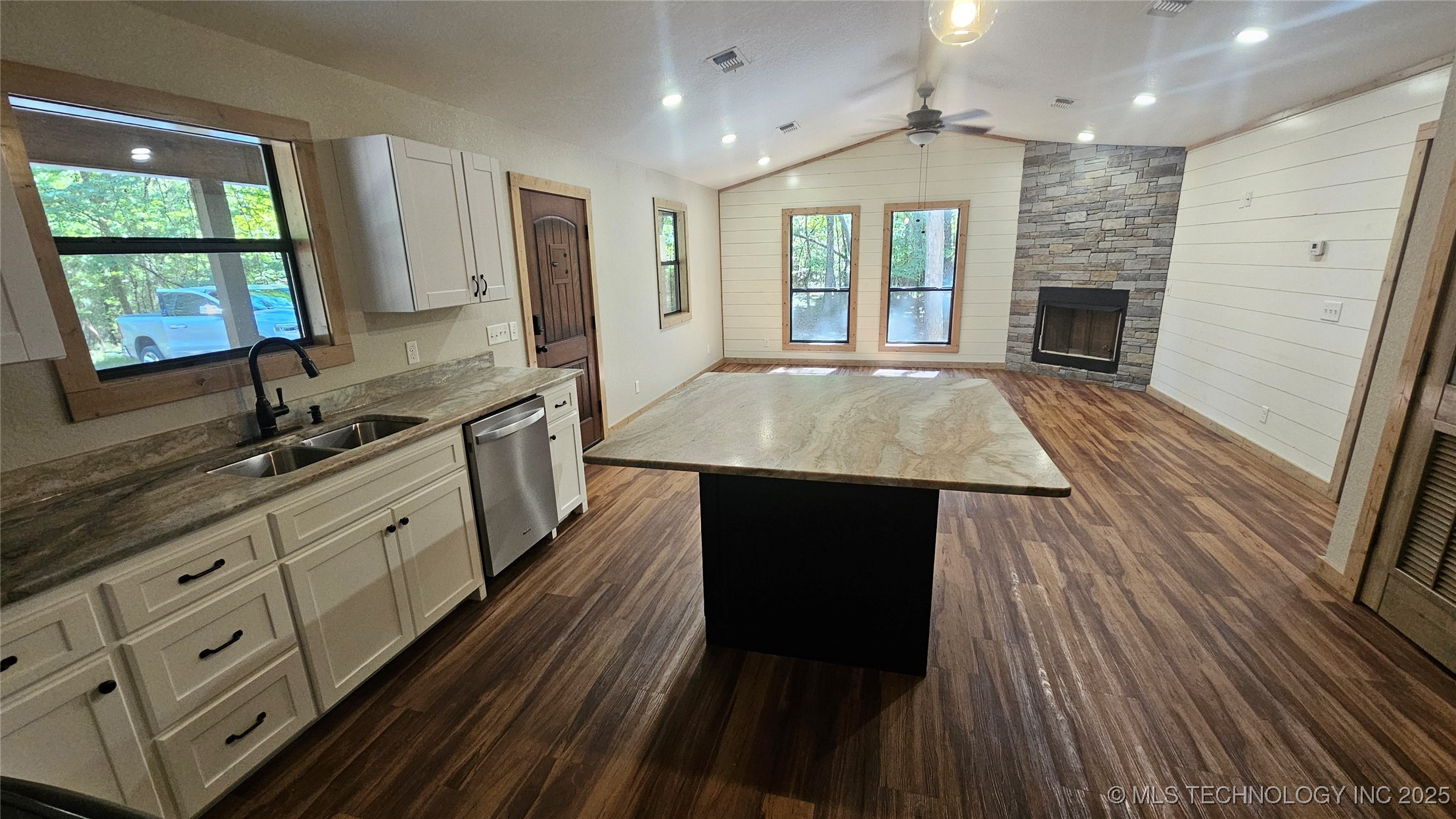 674 Pine Meadow Lane Property Photo 6