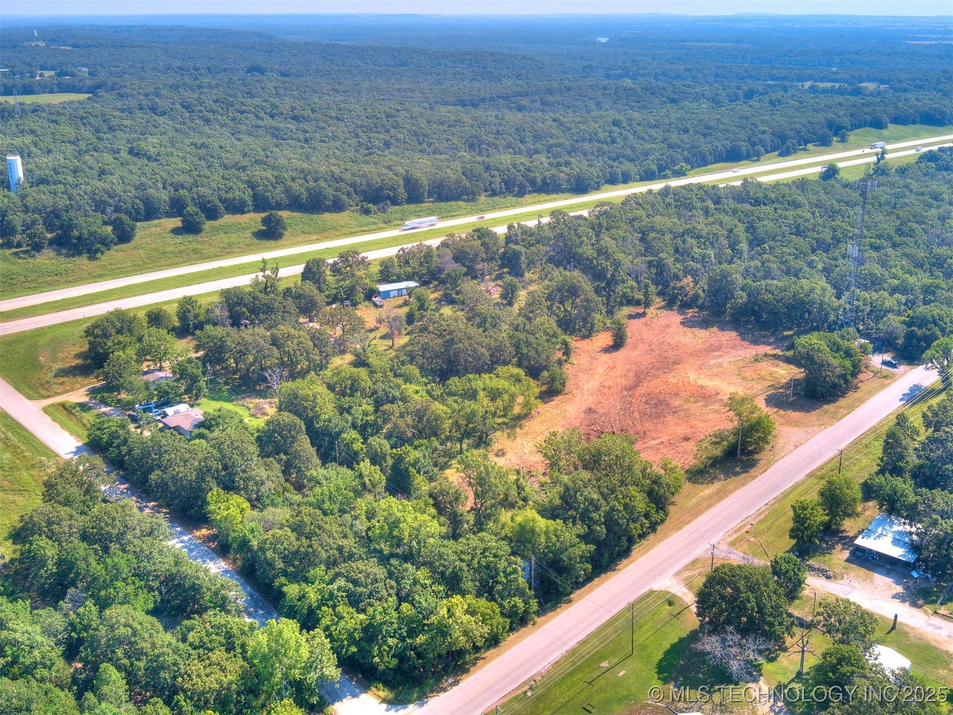 10055 E 590 Road Property Photo 3