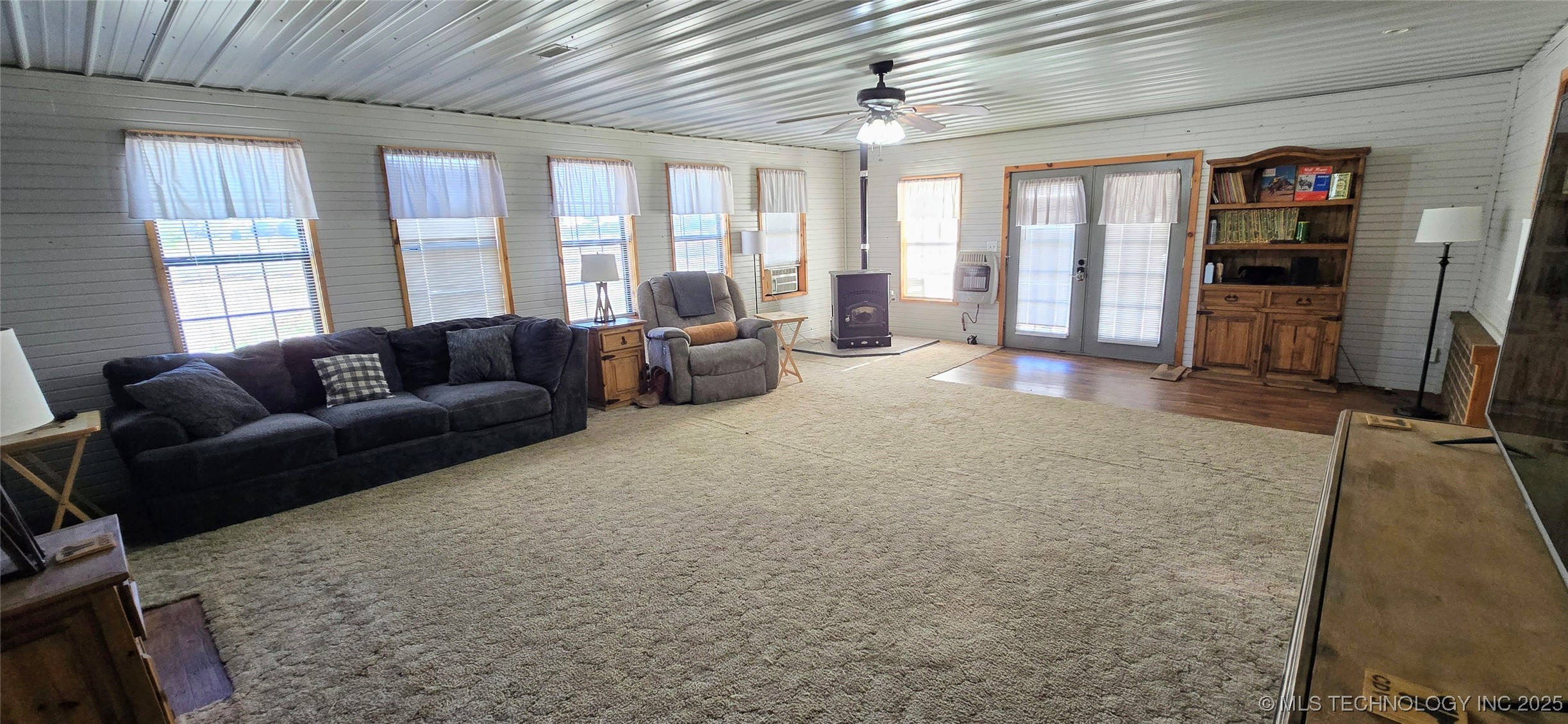 811 E 57th Road Property Photo 13