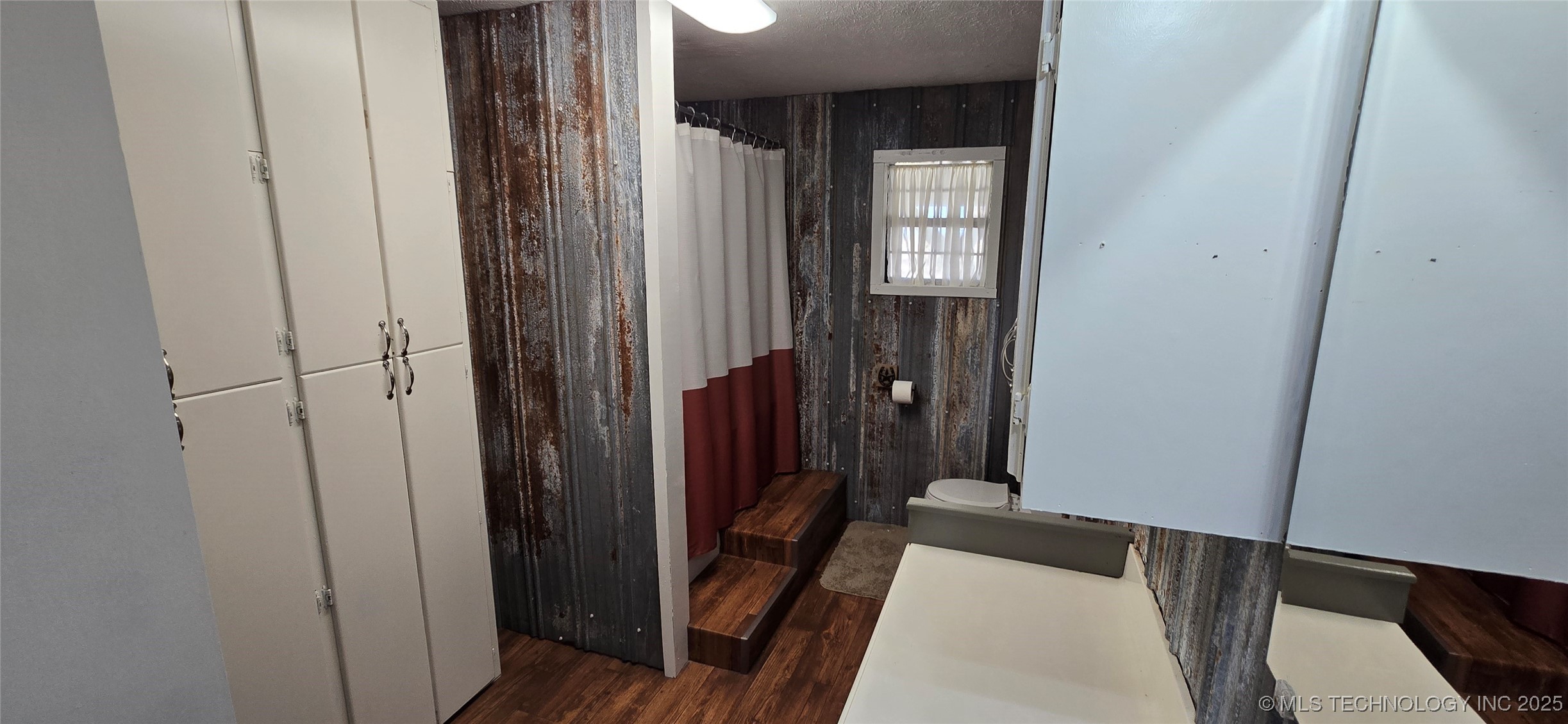 811 E 57th Road Property Photo 17