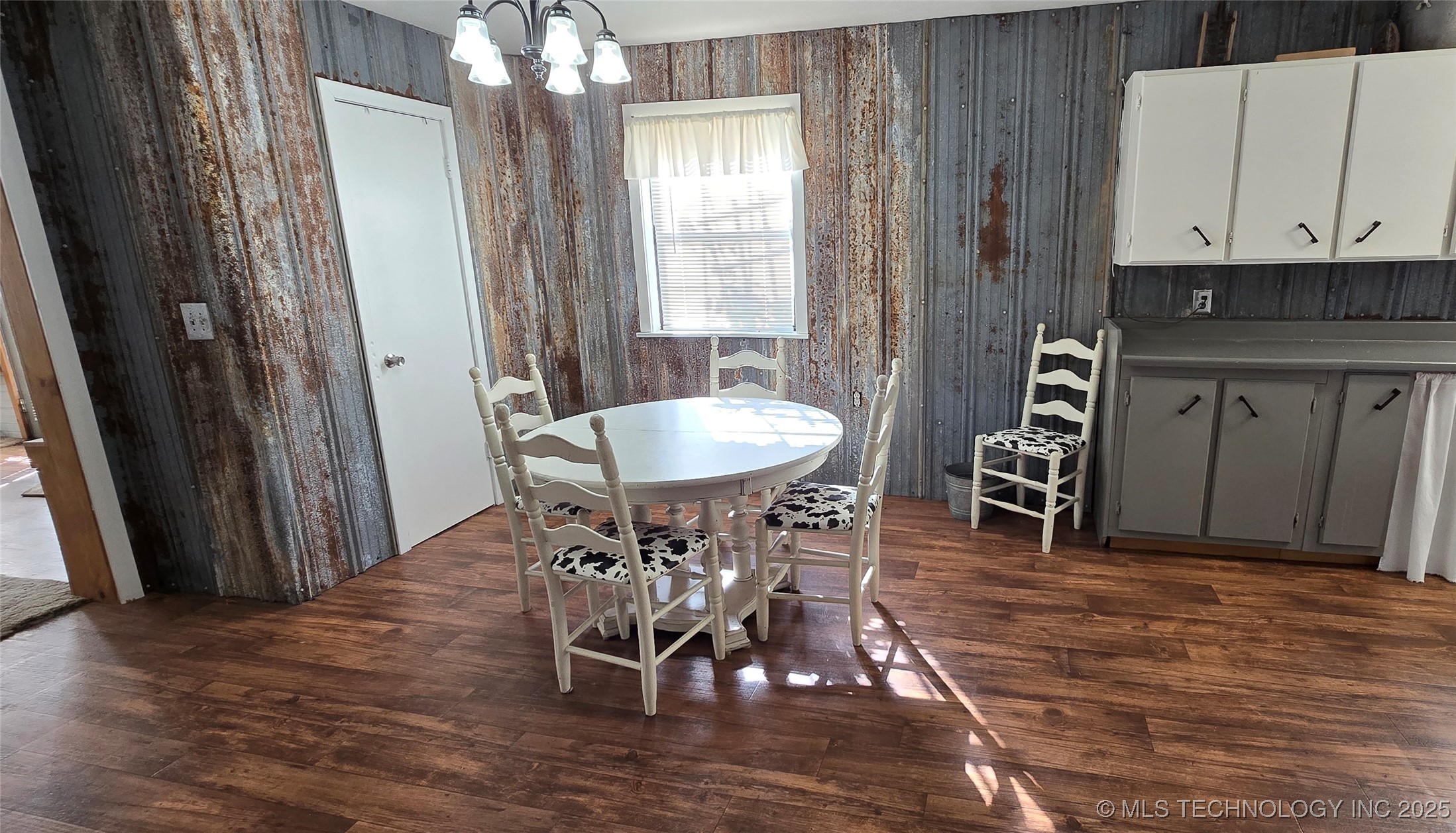 811 E 57th Road Property Photo 20