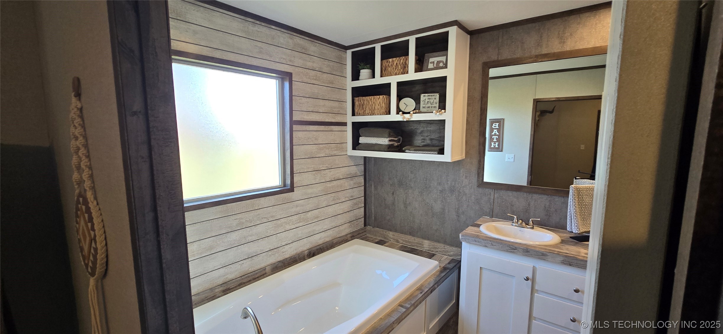 811 E 57th Road Property Photo 52