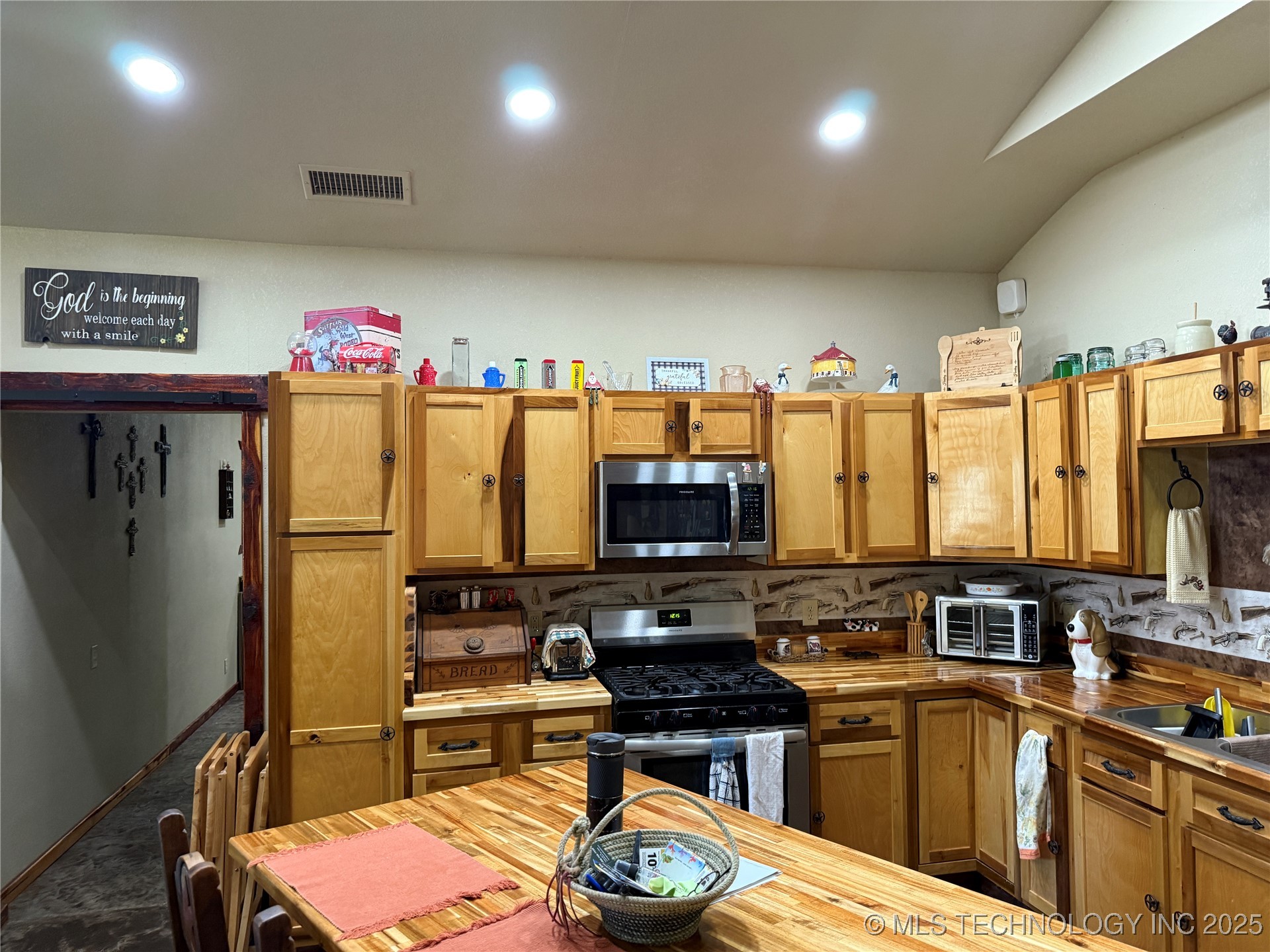 1500 Candlewood Property Photo 21