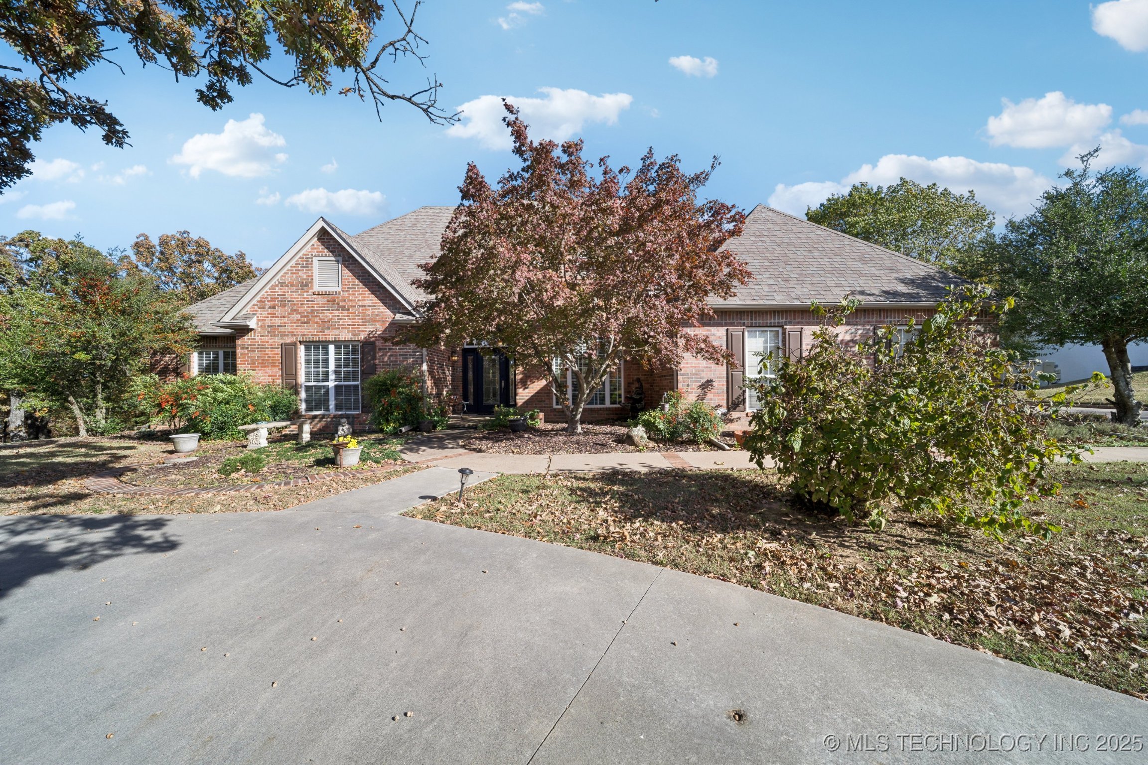 13011 S 14th Place Property Photo 1