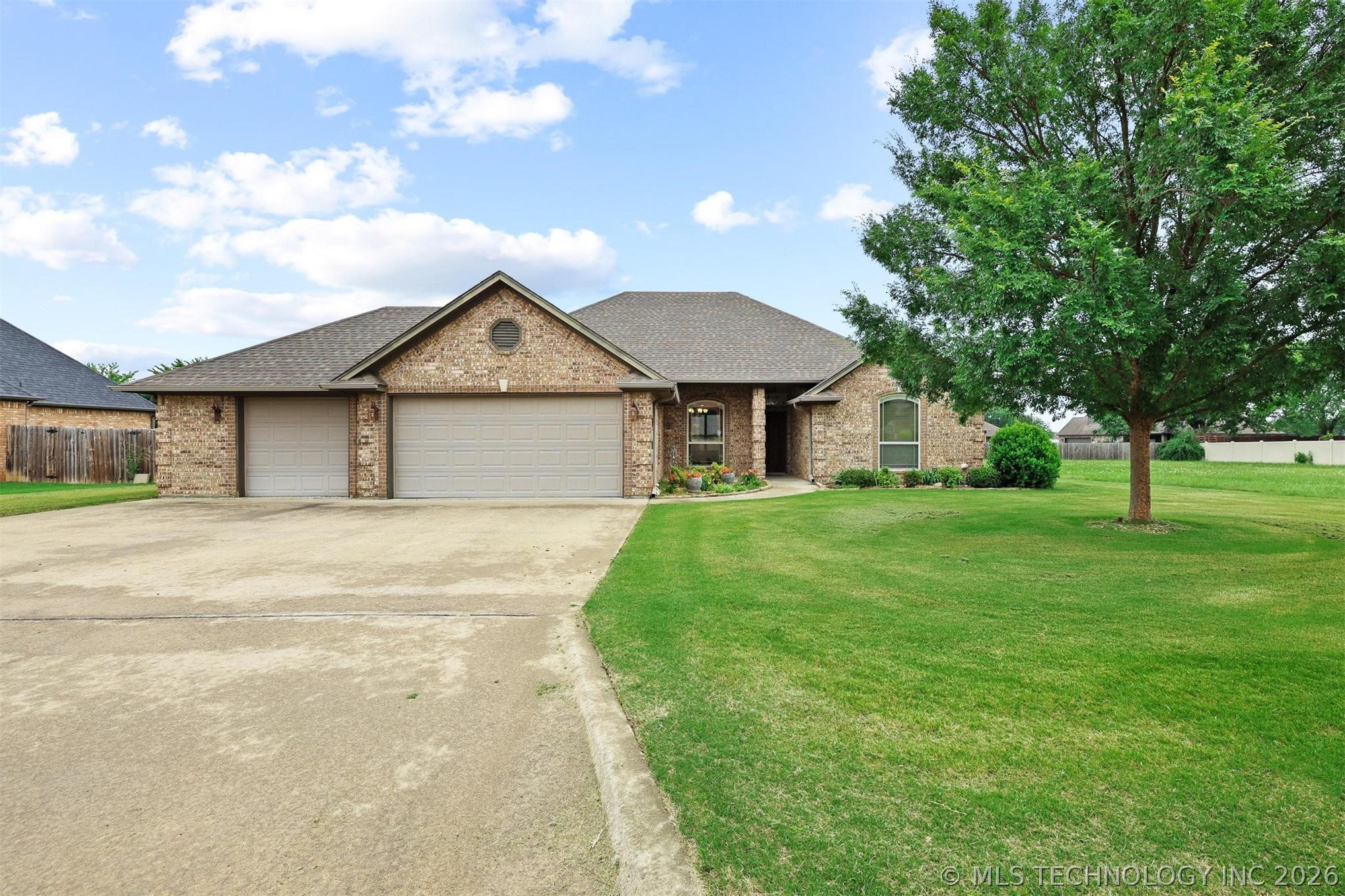 1002 Springfield Court Property Photo 1