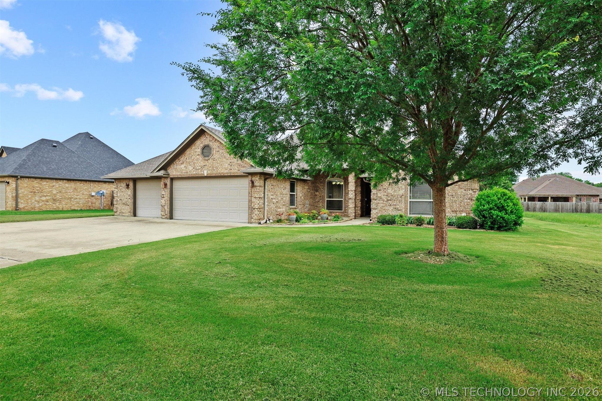 1002 Springfield Court Property Photo 2