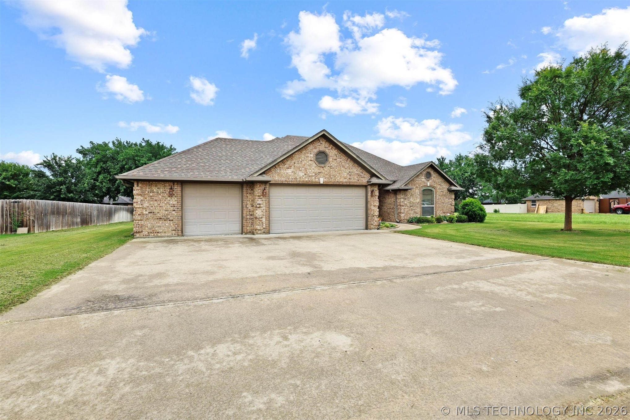 1002 Springfield Court Property Photo 3