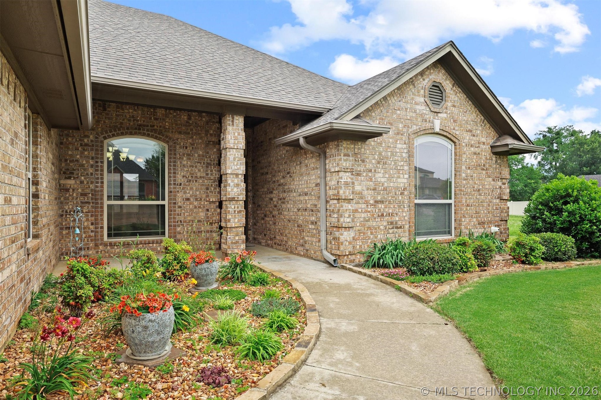 1002 Springfield Court Property Photo 4