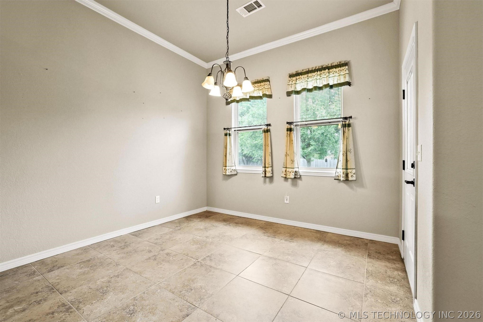 1002 Springfield Court Property Photo 10