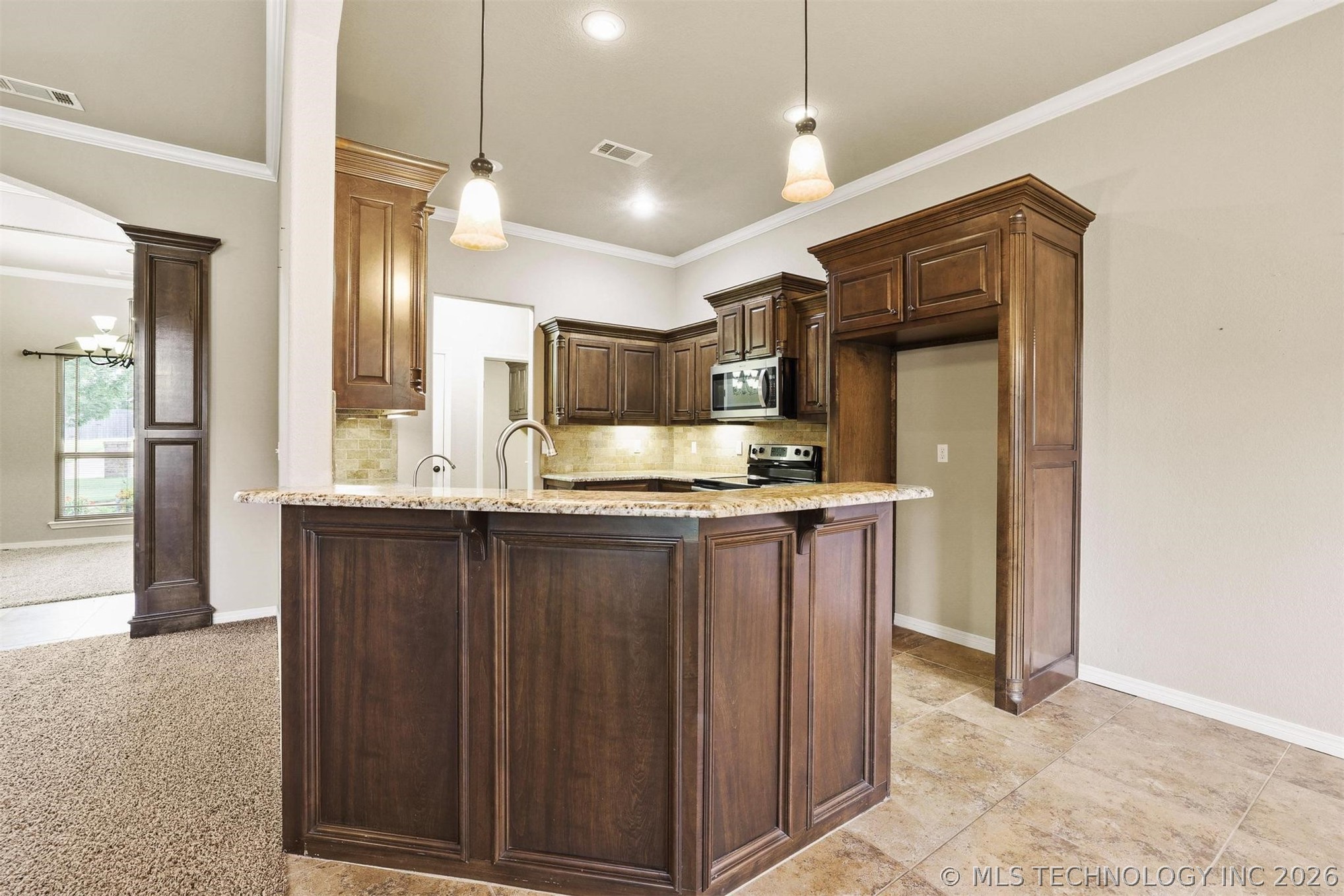 1002 Springfield Court Property Photo 12
