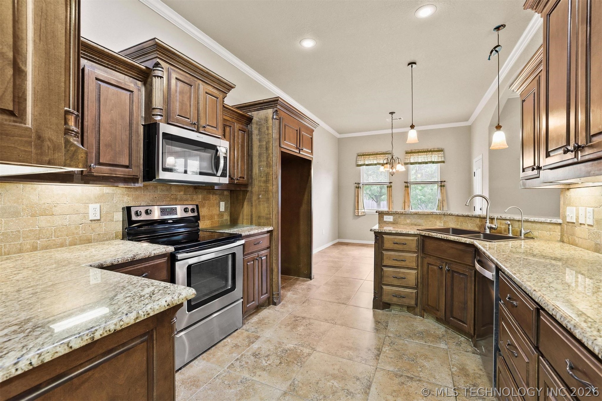 1002 Springfield Court Property Photo 14