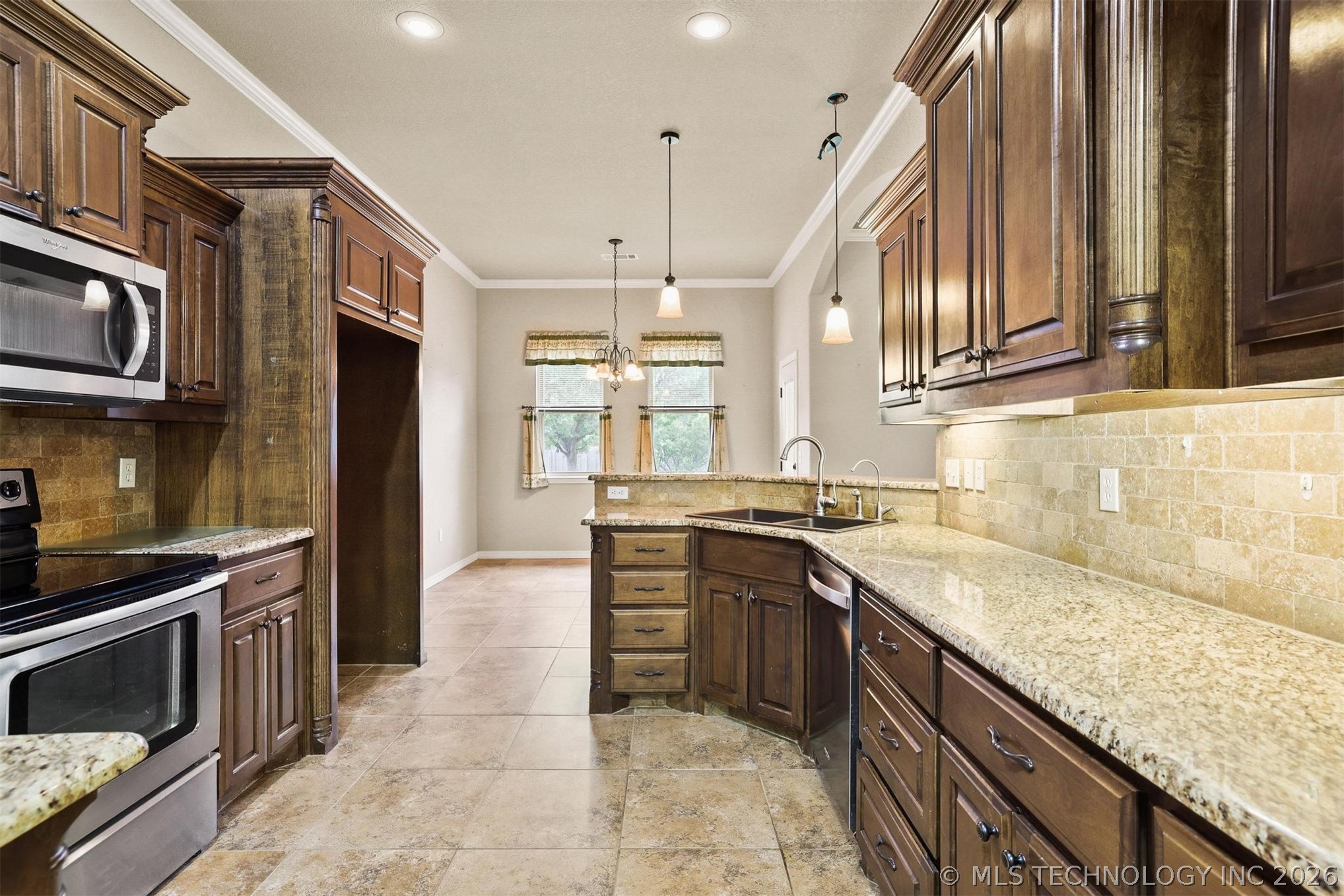 1002 Springfield Court Property Photo 15