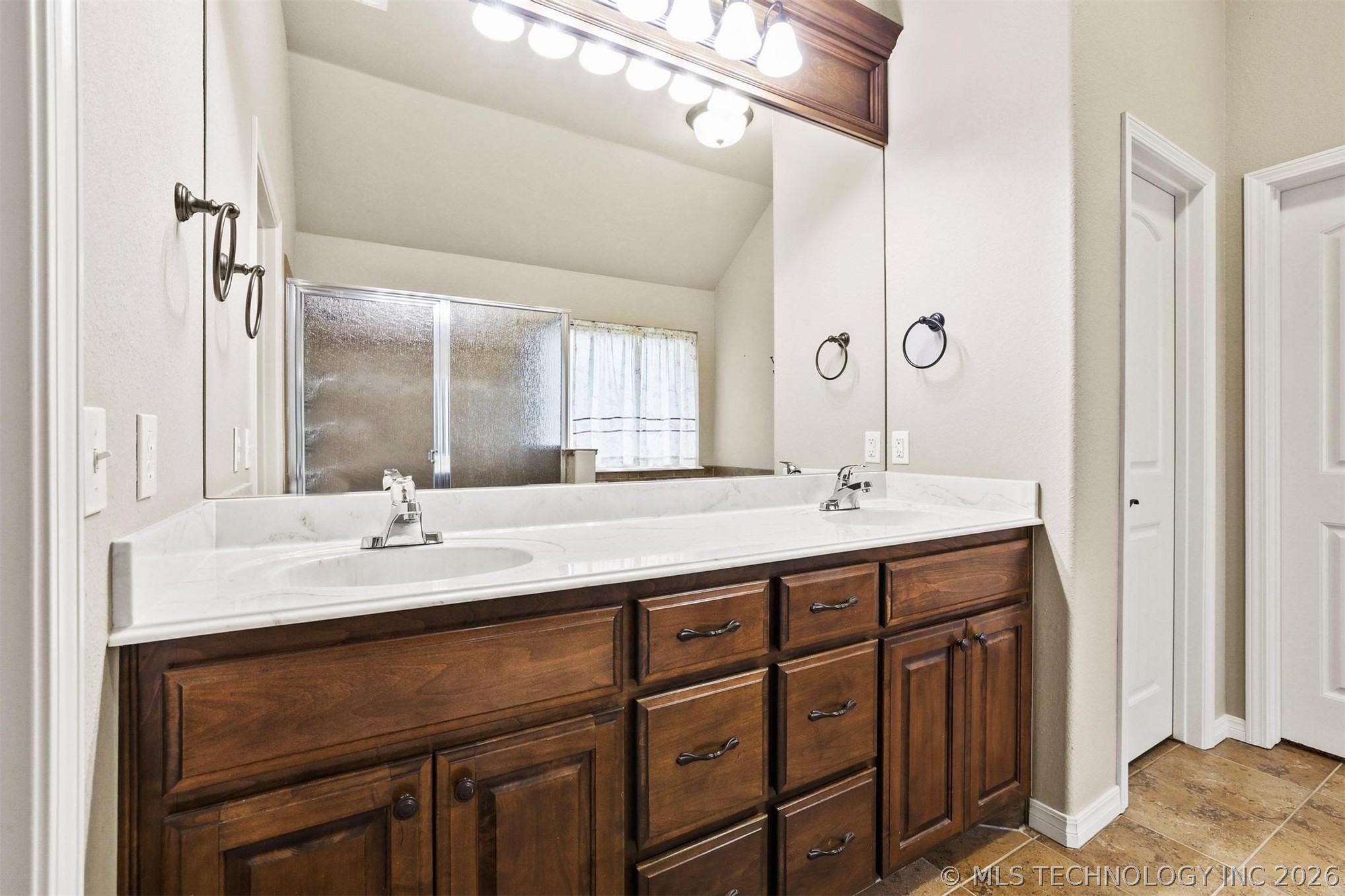 1002 Springfield Court Property Photo 17