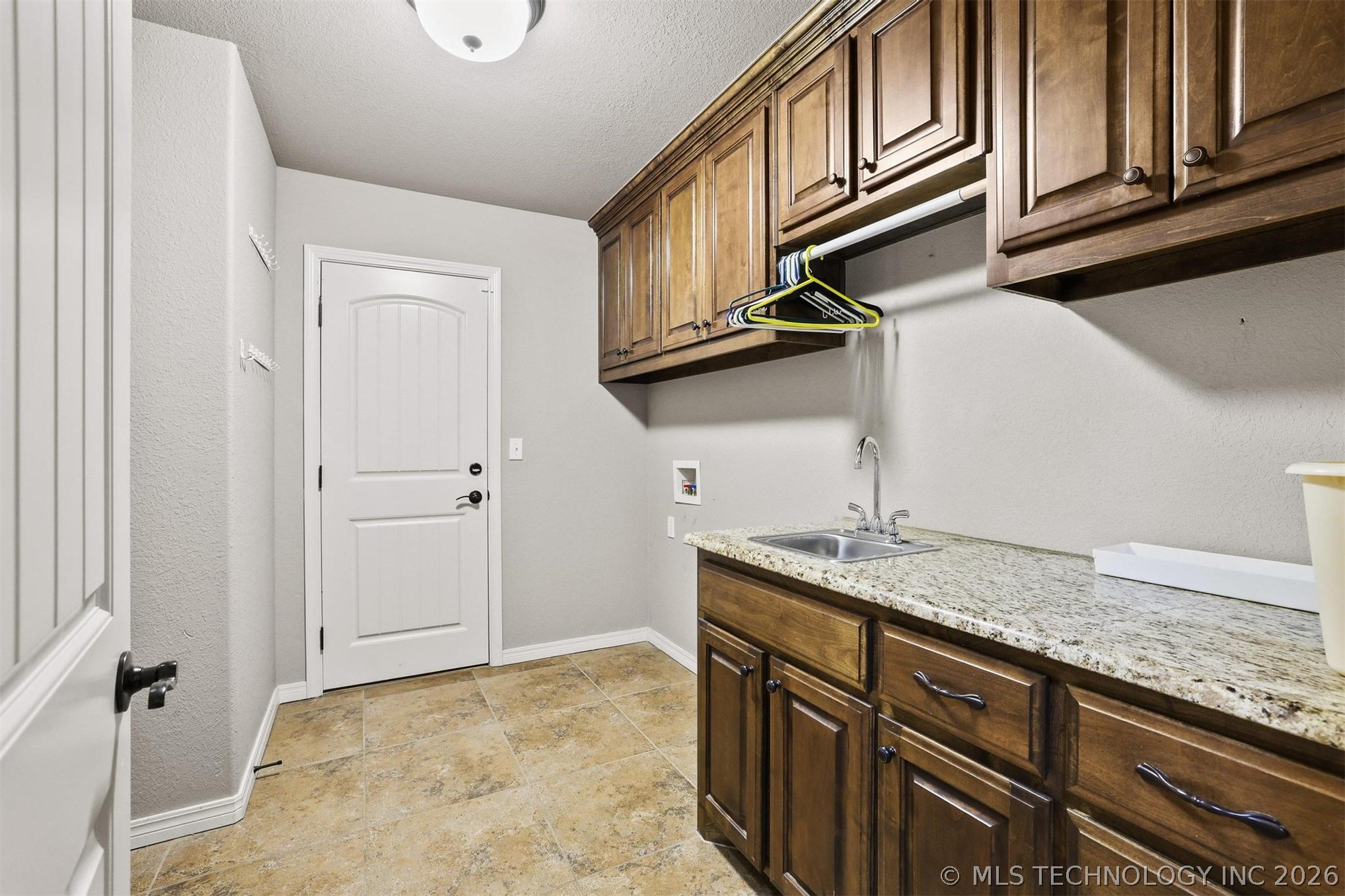1002 Springfield Court Property Photo 21