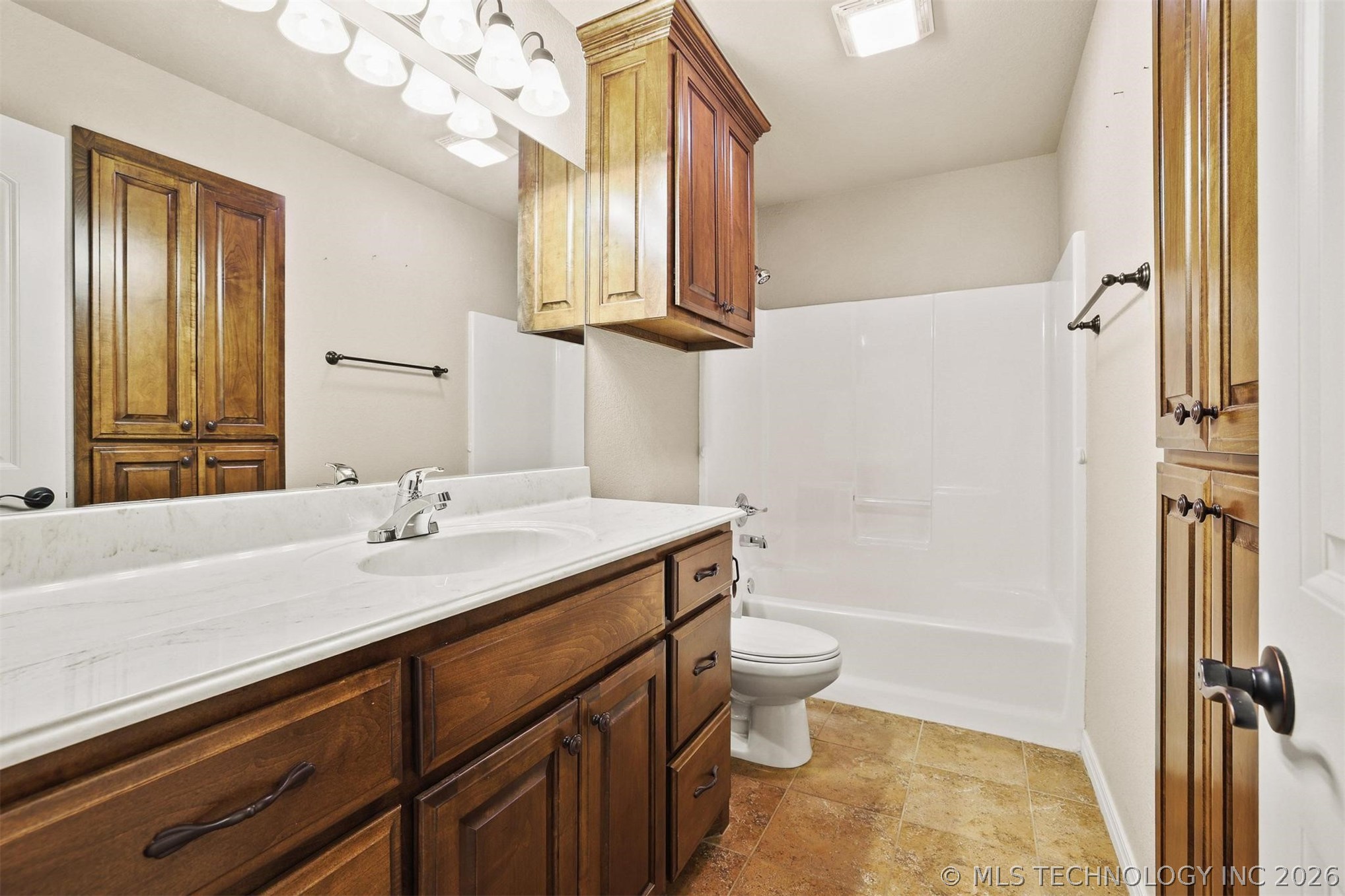 1002 Springfield Court Property Photo 27