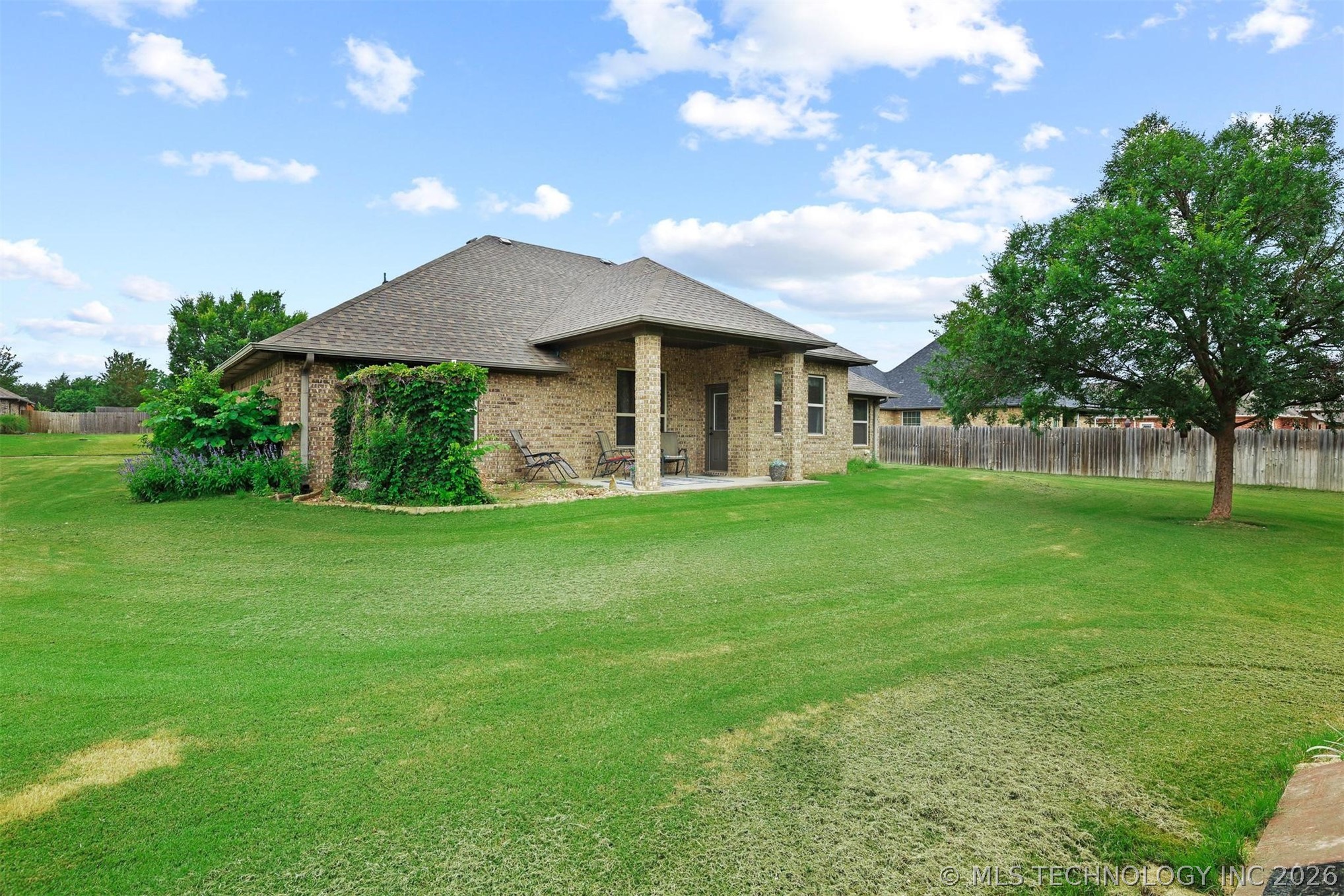 1002 Springfield Court Property Photo 34