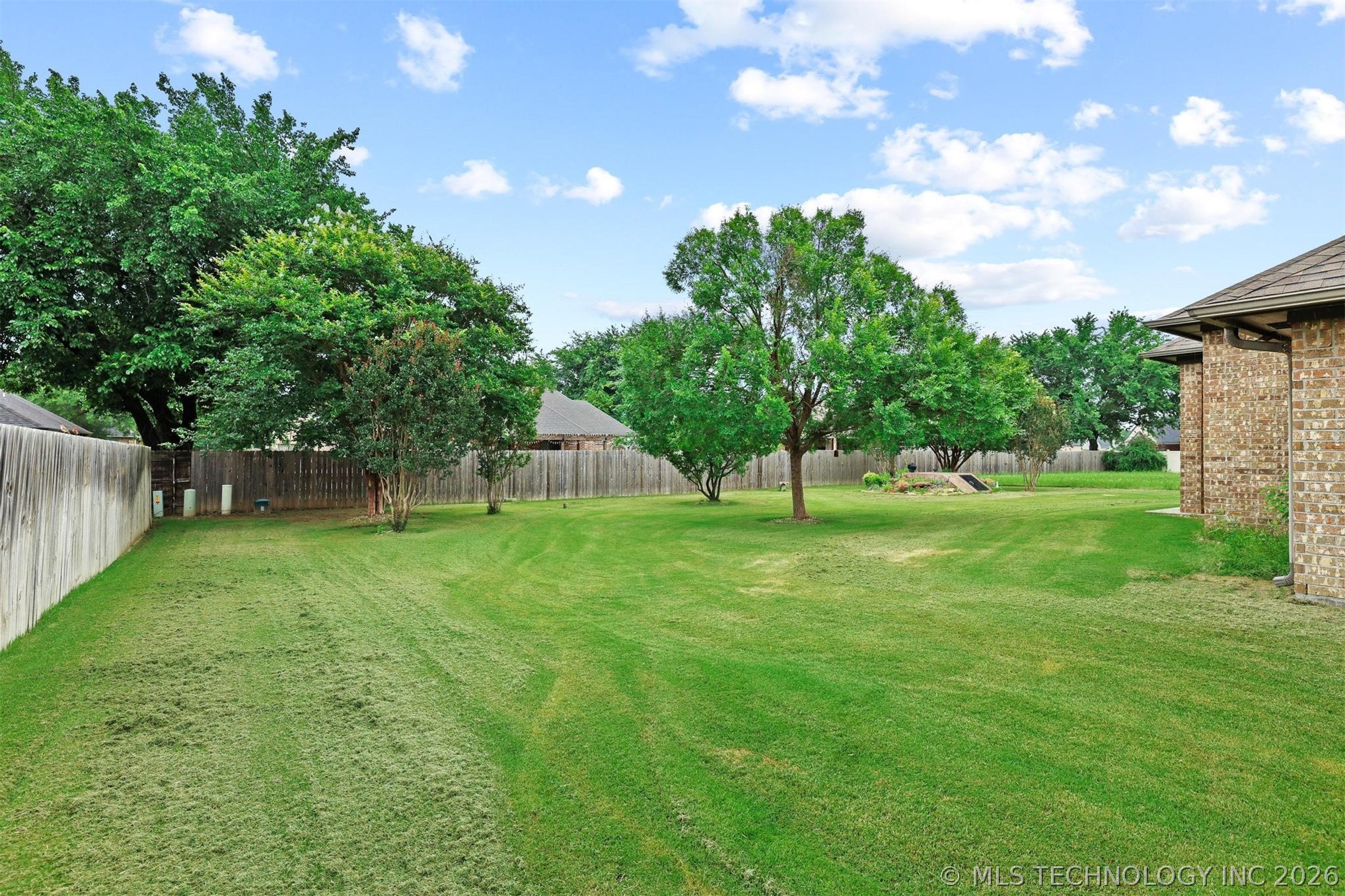 1002 Springfield Court Property Photo 35