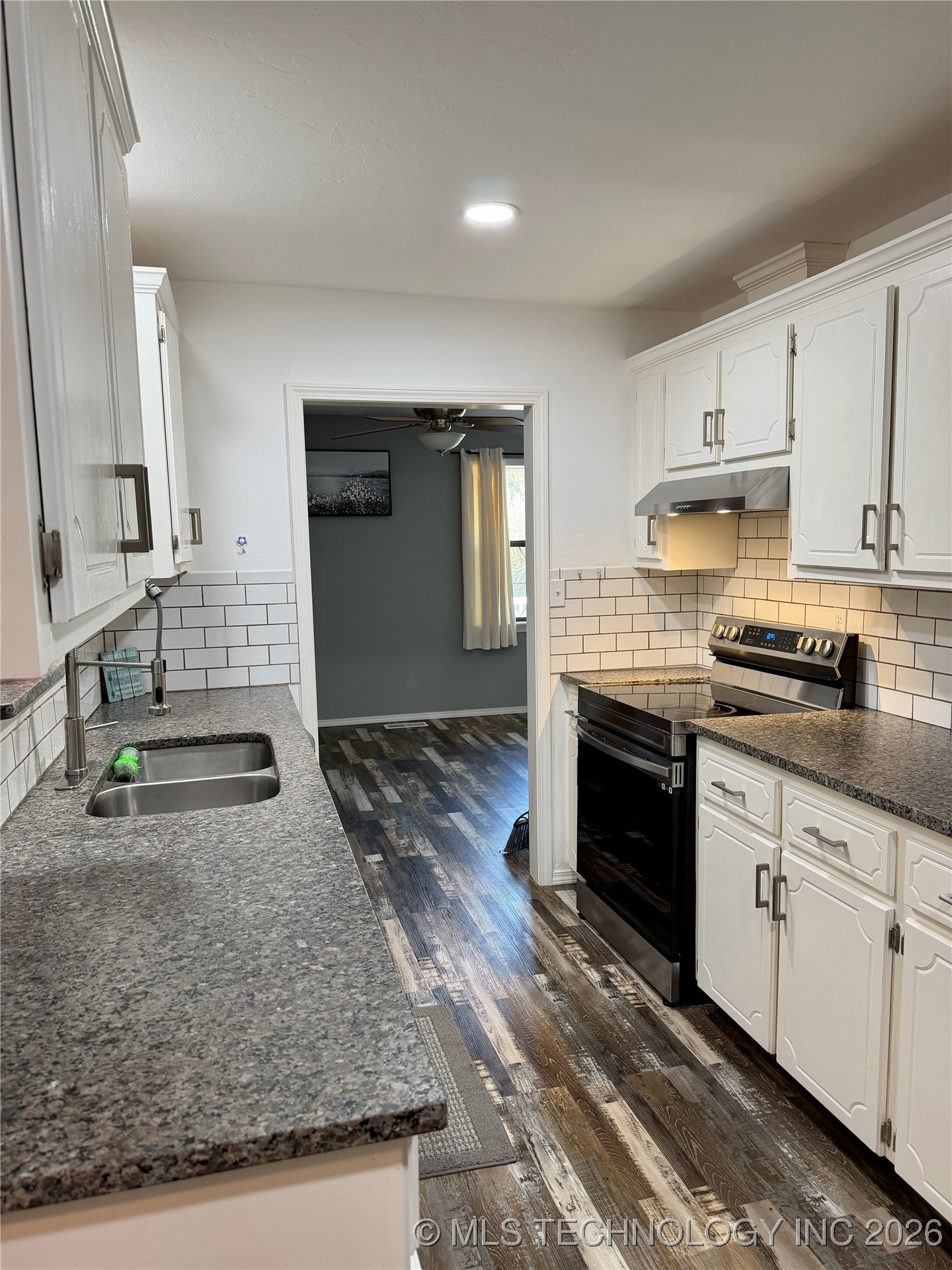 402 S Cowley Avenue Property Photo 8