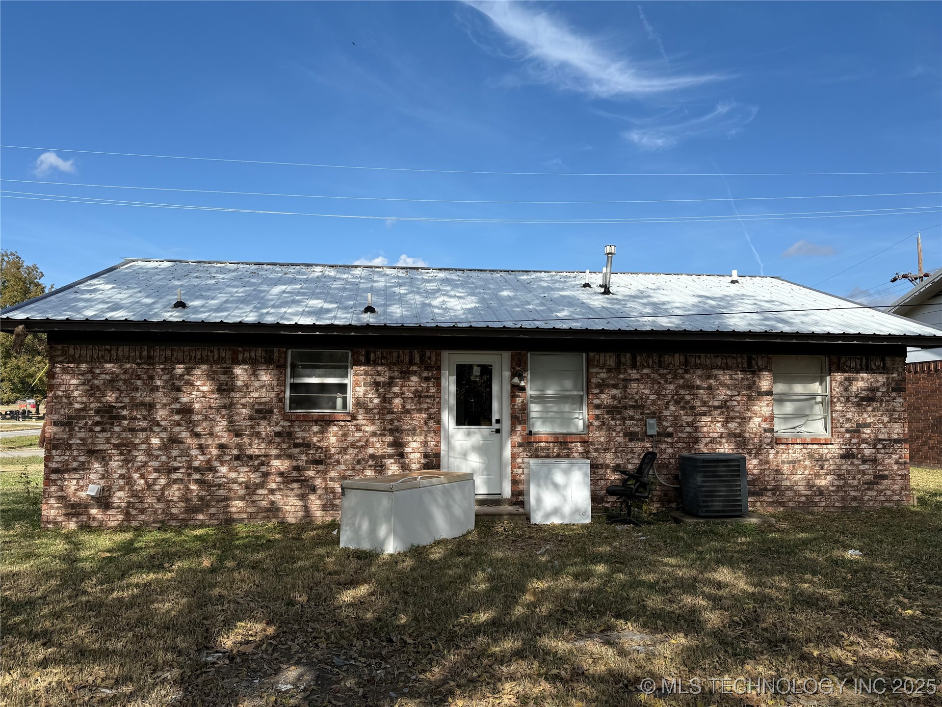 404 F Street Property Photo 2