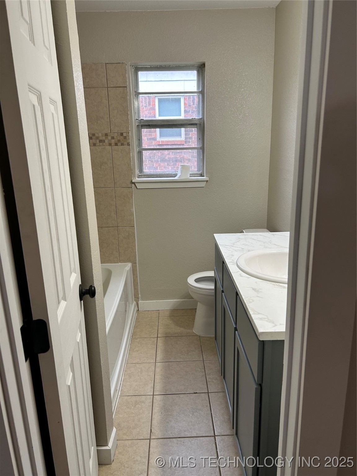 404 F Street Property Photo 8