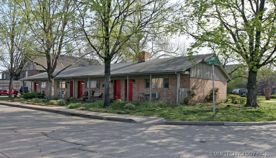 4119 S Quincy Avenue Property Photo 1