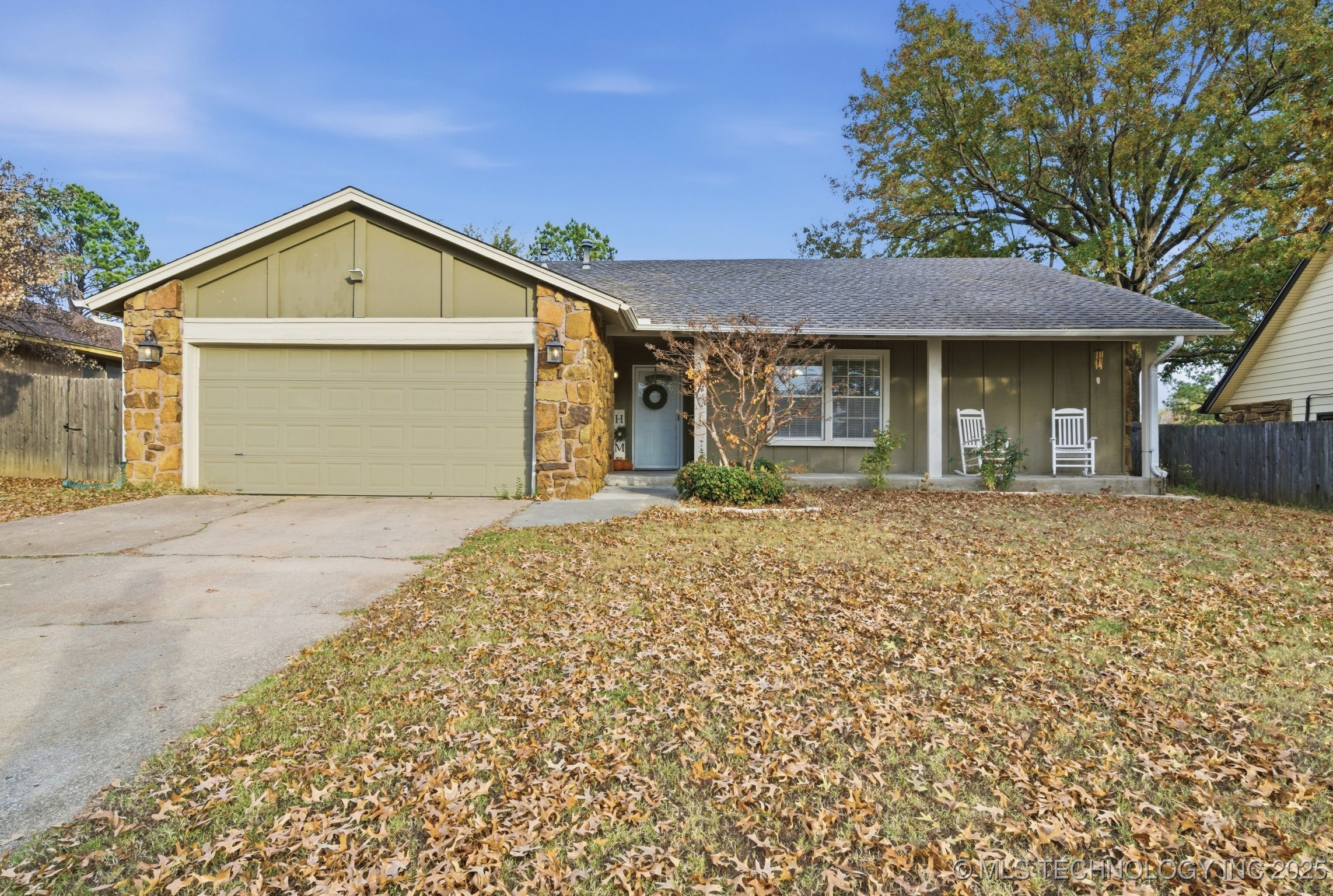 9427 S 70th Avenue E Property Photo 1