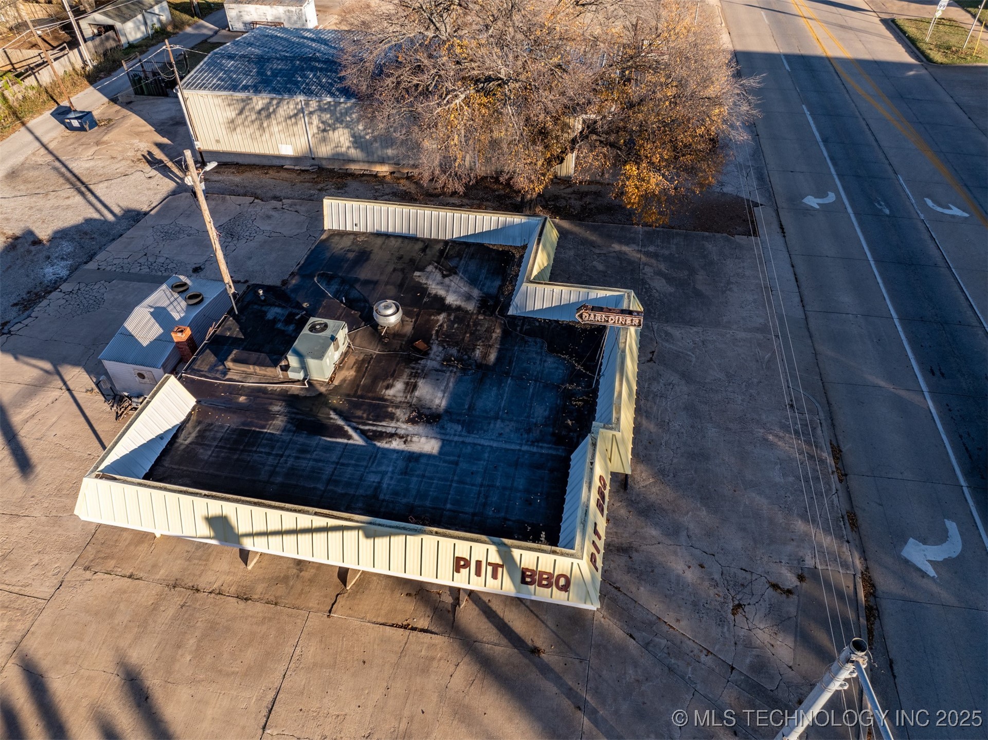 200 N Broadway Street Property Photo 25