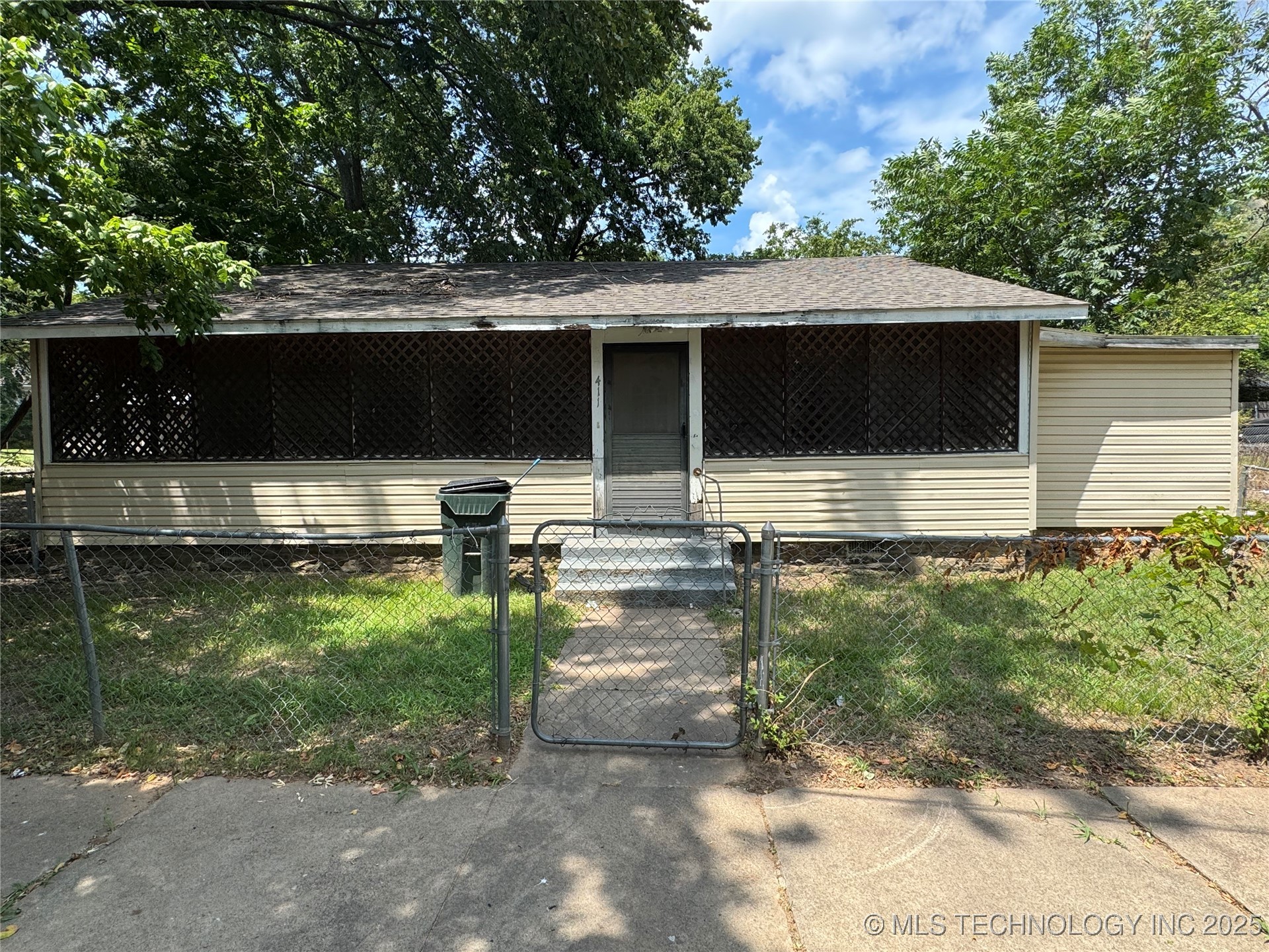 411 W 12th Street Property Photo 1