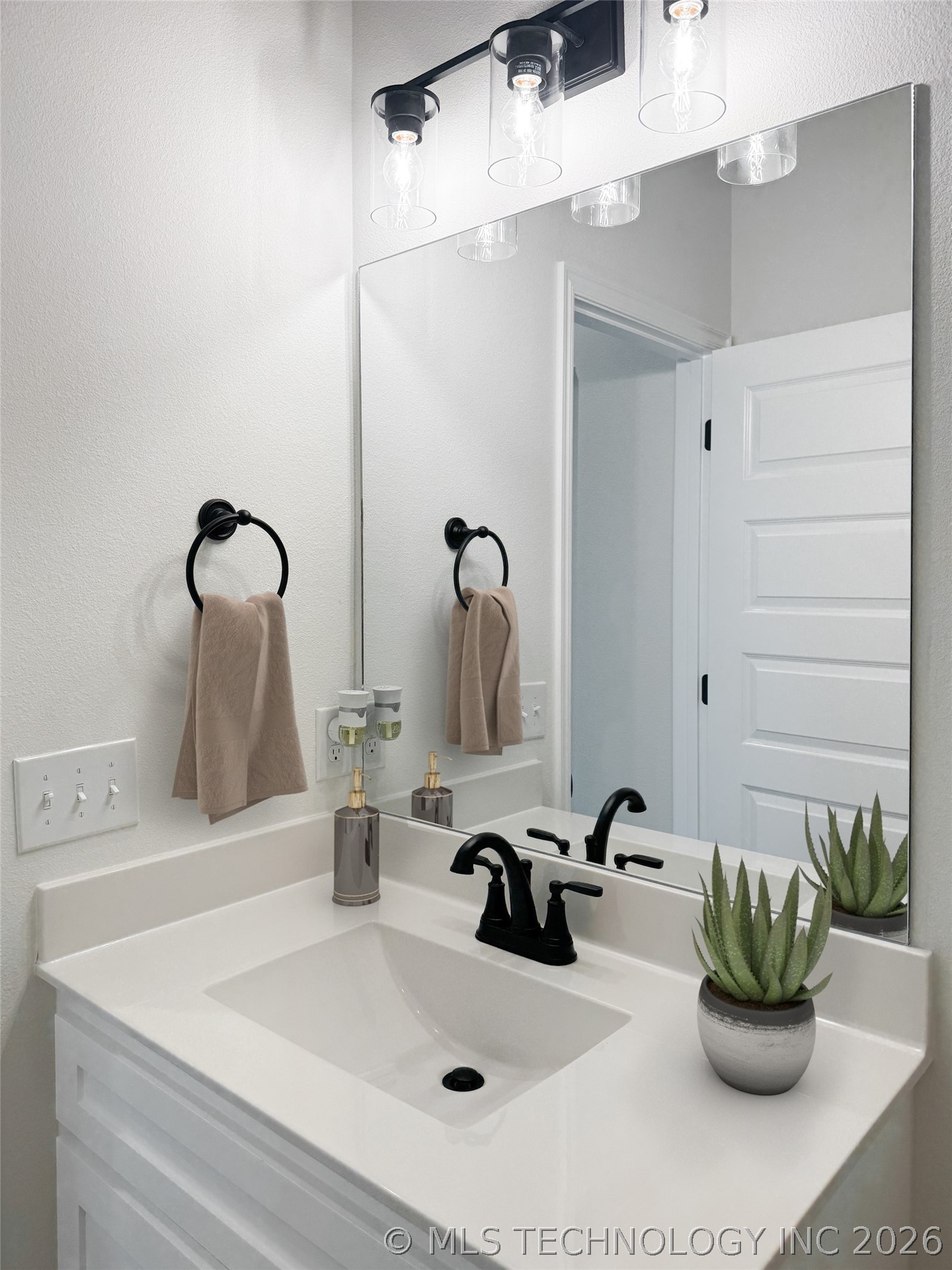 4506 W Van Buren Street Property Photo 5