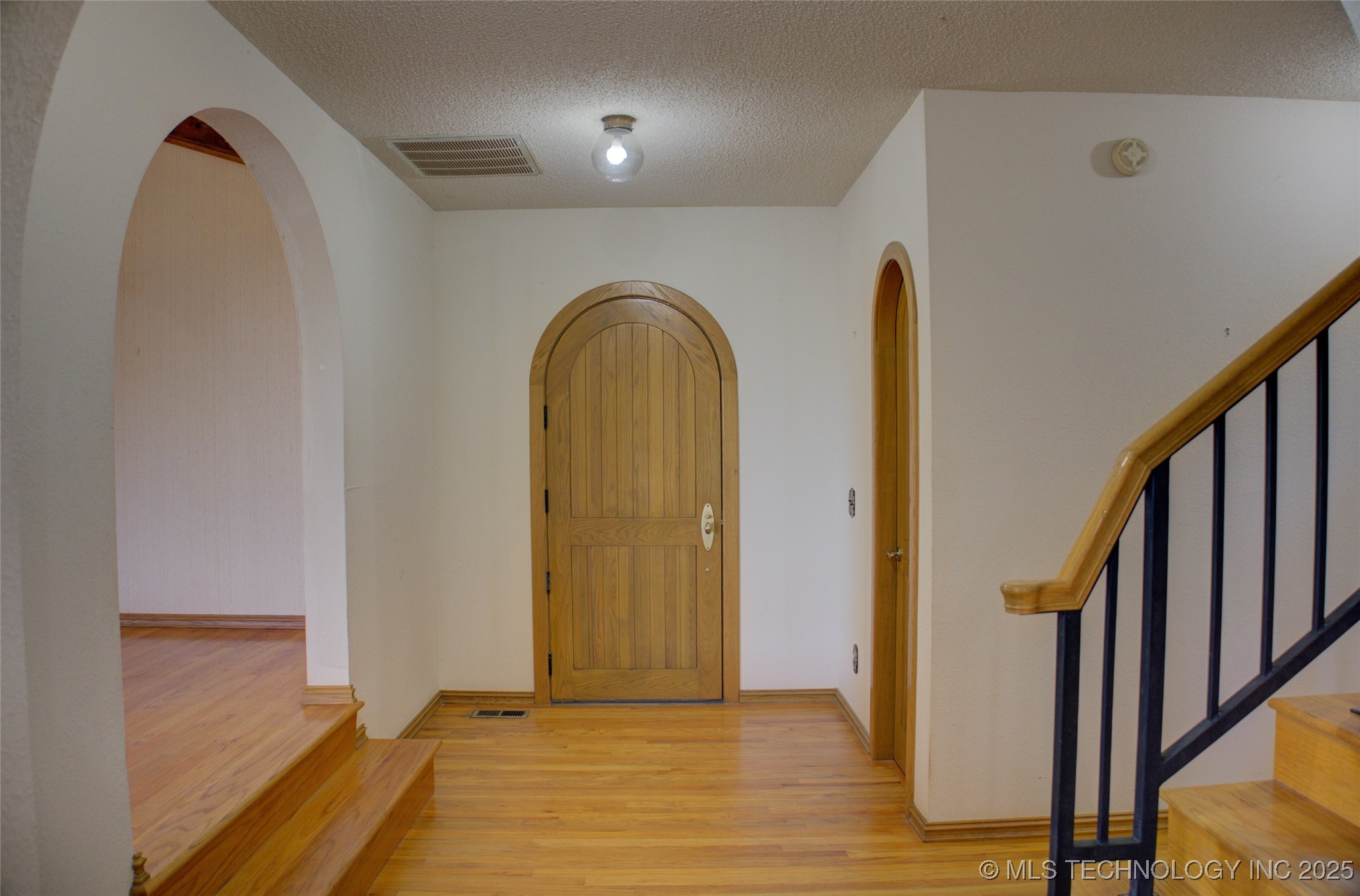 17808 S 129th East Avenue Property Photo 4