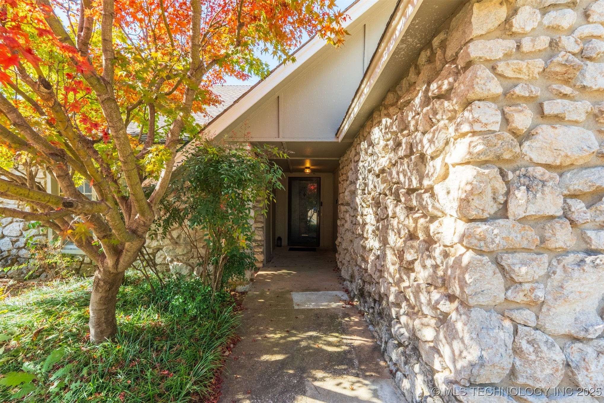 8104 S Quebec Avenue Property Photo 3