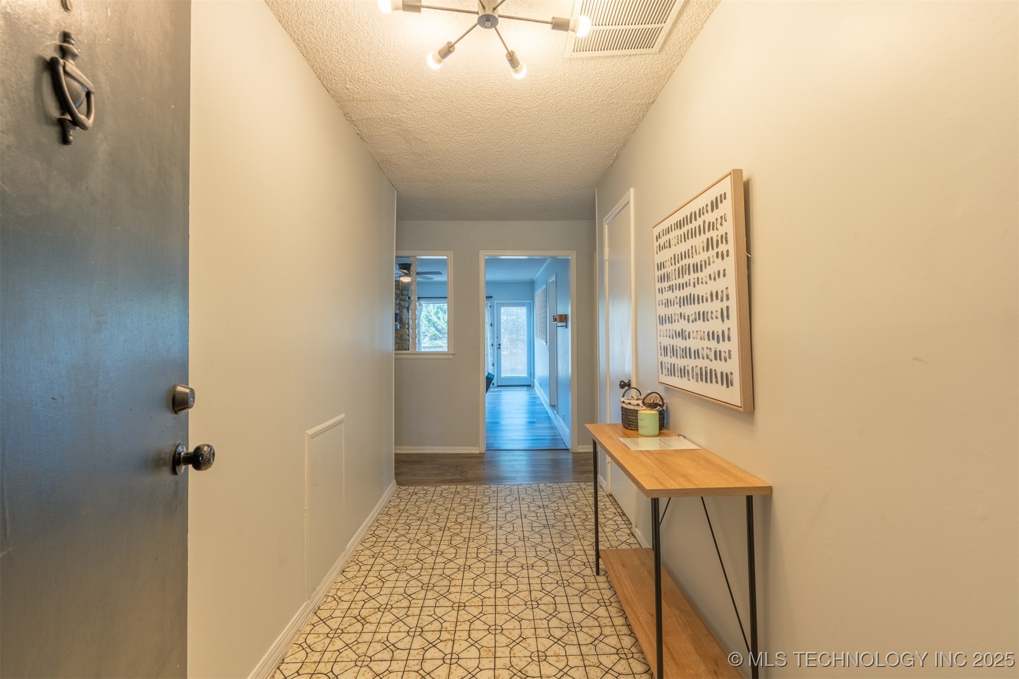 8104 S Quebec Avenue Property Photo 6