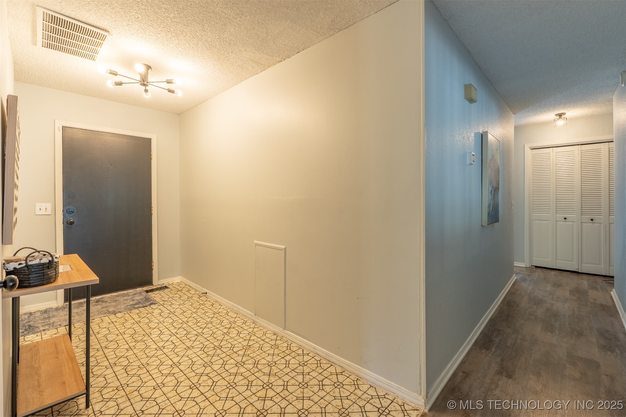 8104 S Quebec Avenue Property Photo 7