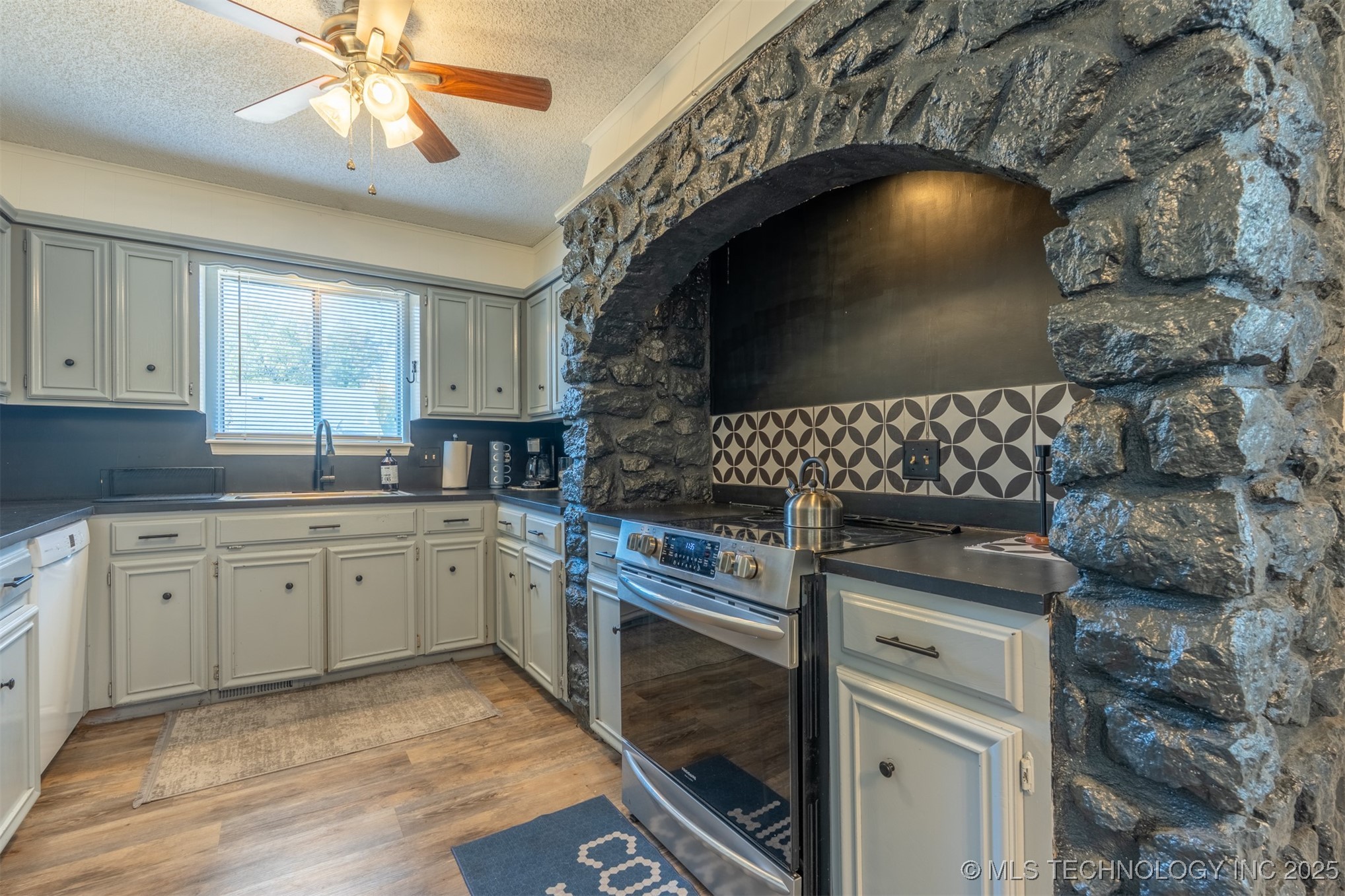 8104 S Quebec Avenue Property Photo 15