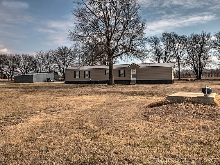 11201 S 4075 Road Property Photo 1