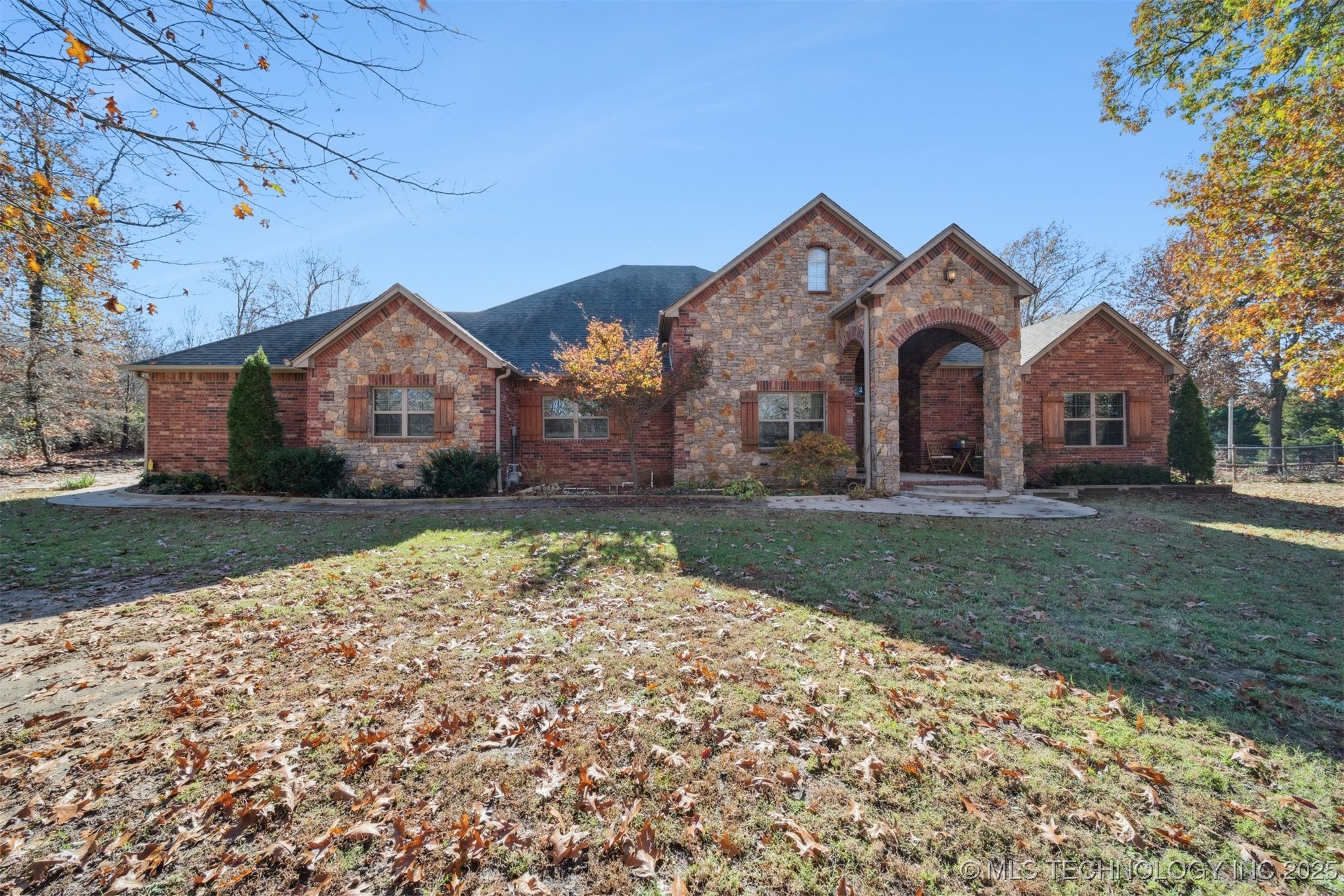 13820 E 500 Road Property Photo 1