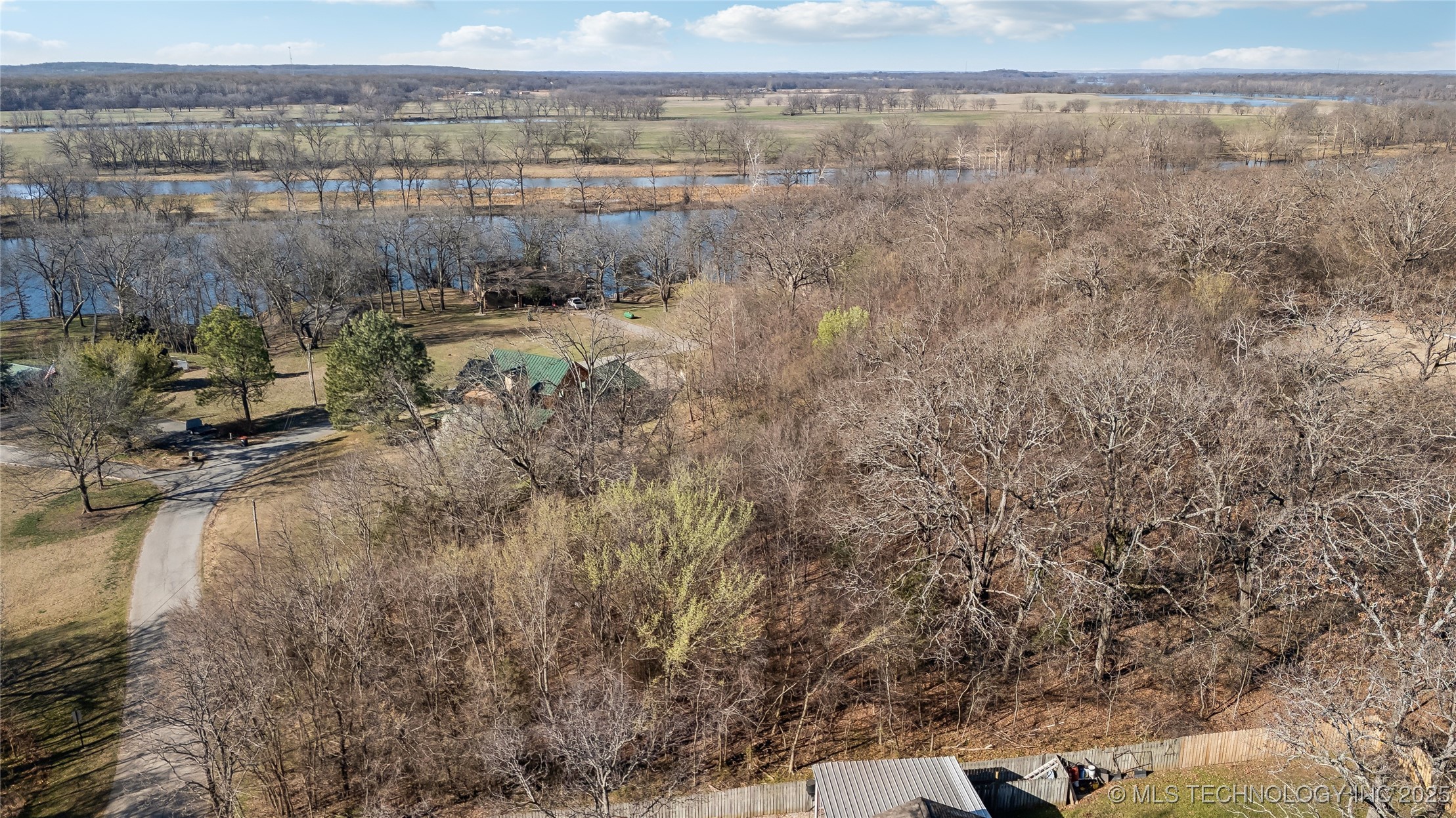 1 Maplebrook Lane Property Photo 4