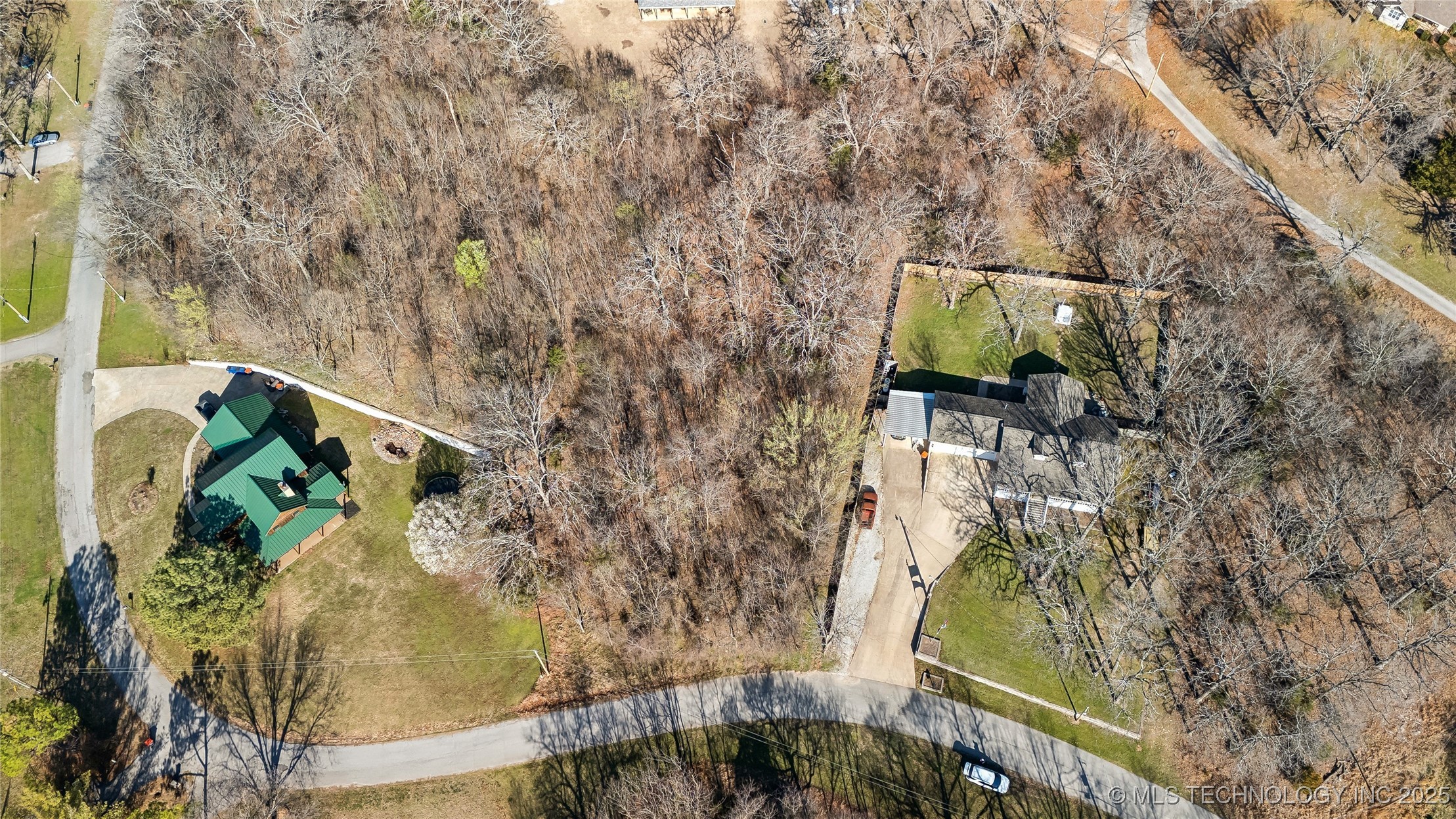 2 Maplebrook Lane Property Photo 2