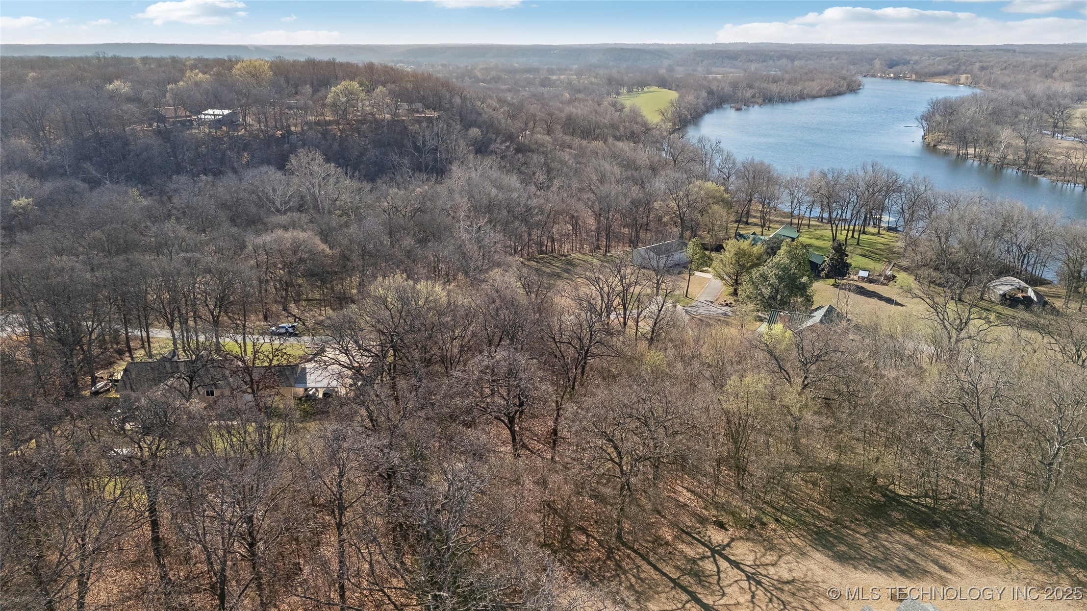 2 Maplebrook Lane Property Photo 5