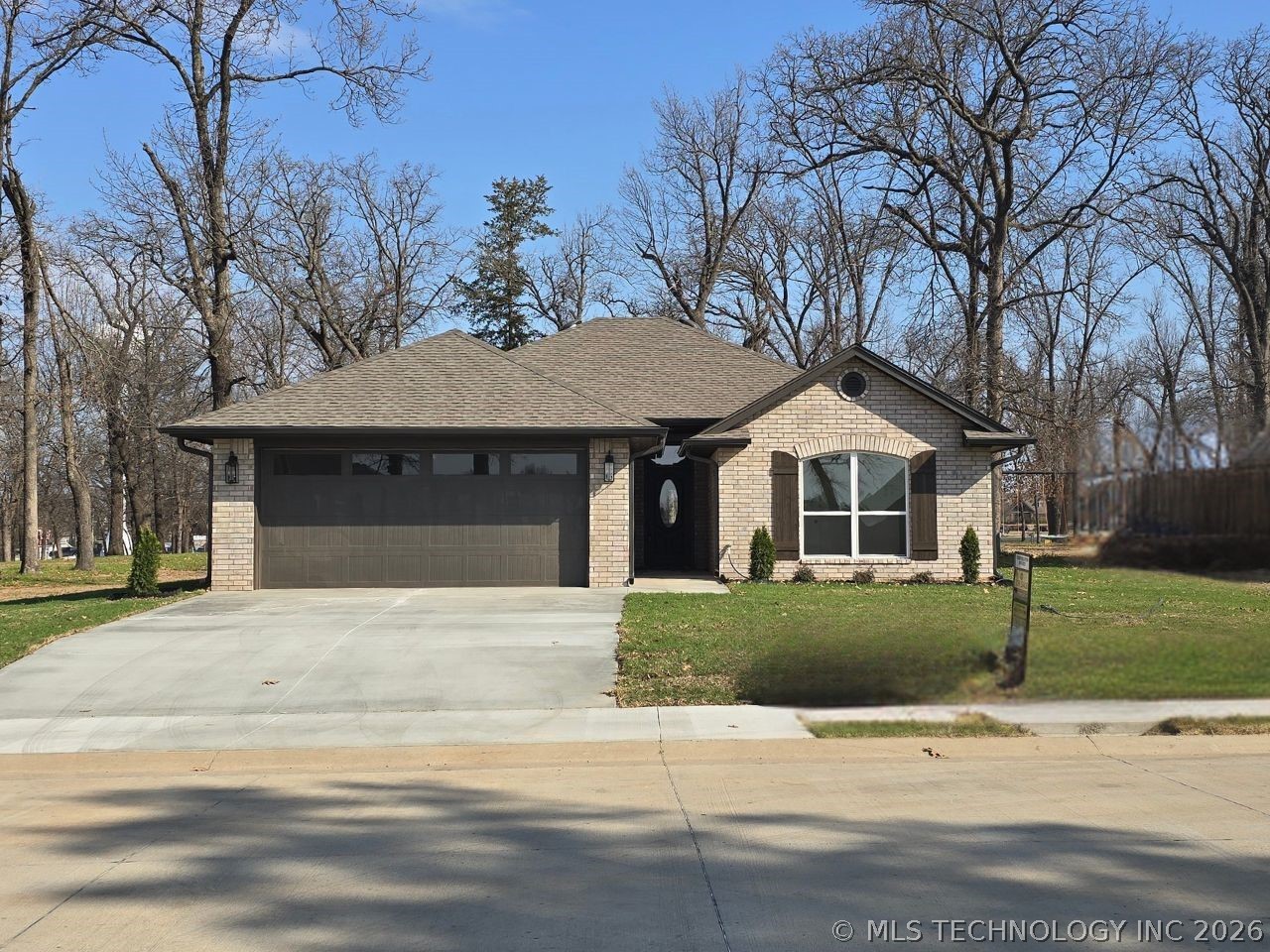 529 E Oak Tree Avenue Property Photo 1