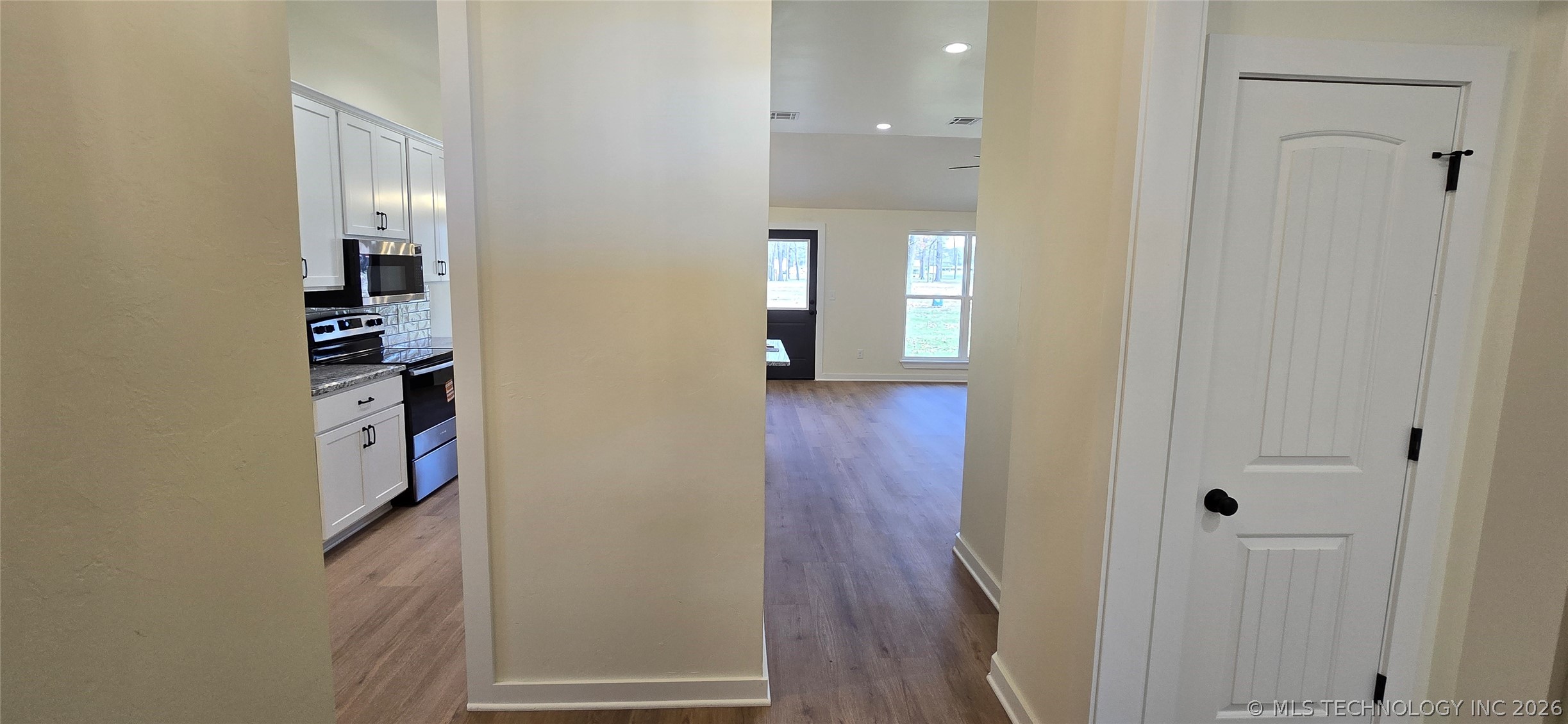 529 E Oak Tree Avenue Property Photo 3